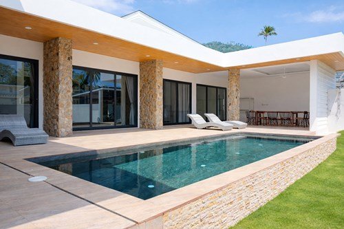 Brand new, fully-furnished villa near school in Lamai- 4 beds, 4 baths- 14,999,000 thb (approx 456,479 USD)