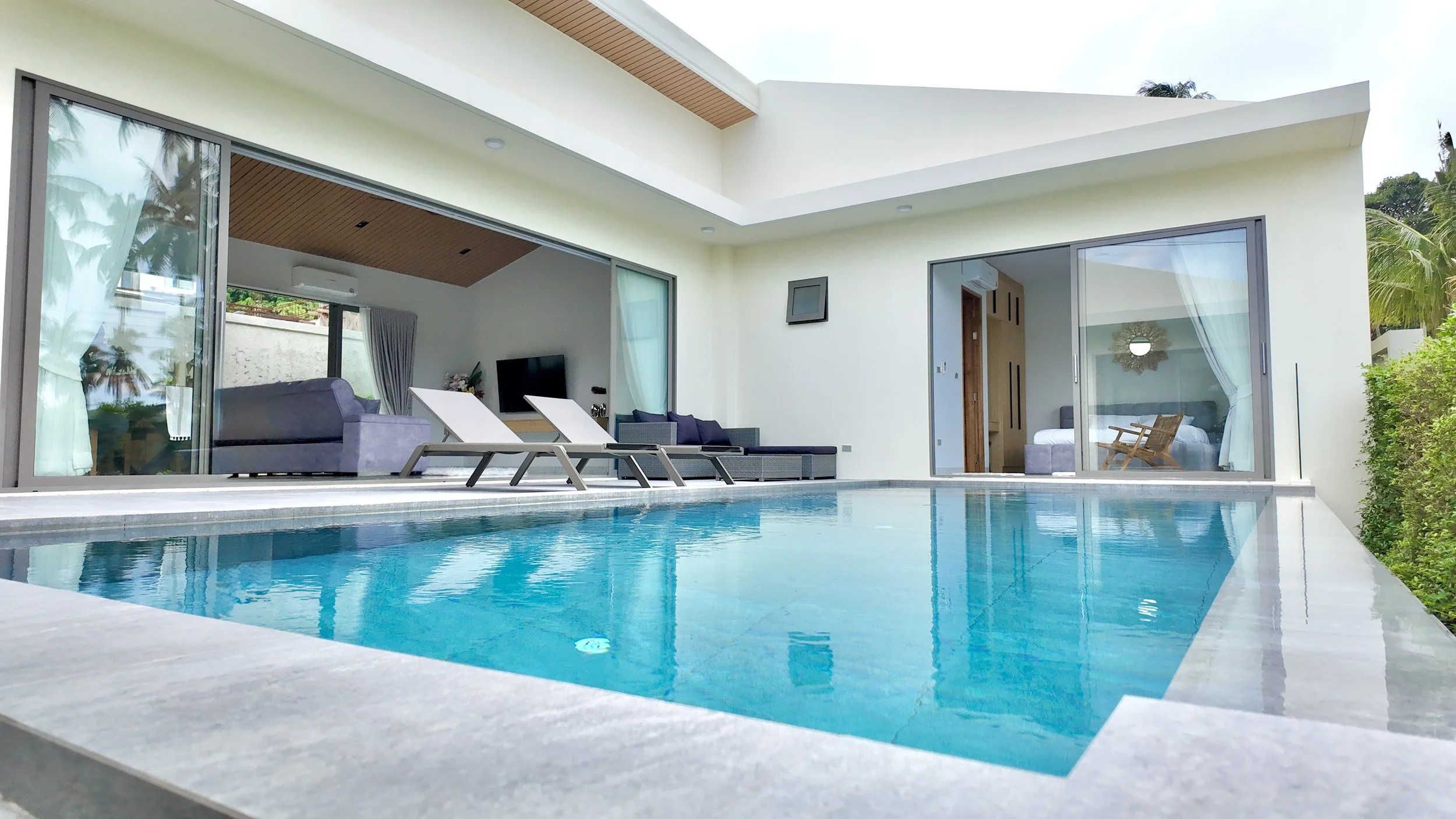 Comfortable modern living-  One leasehold plot available with NO land lease fee! - 3 beds, 3.5 baths - Maenam - From 8,400,000 thb leasehold and 8,900,000 thb freehold (approx 252,426 or 267,452 USD) 