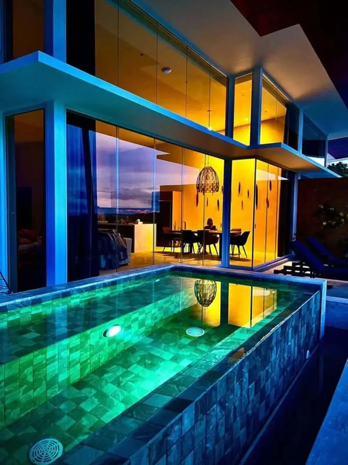 Villa at night 2.webp