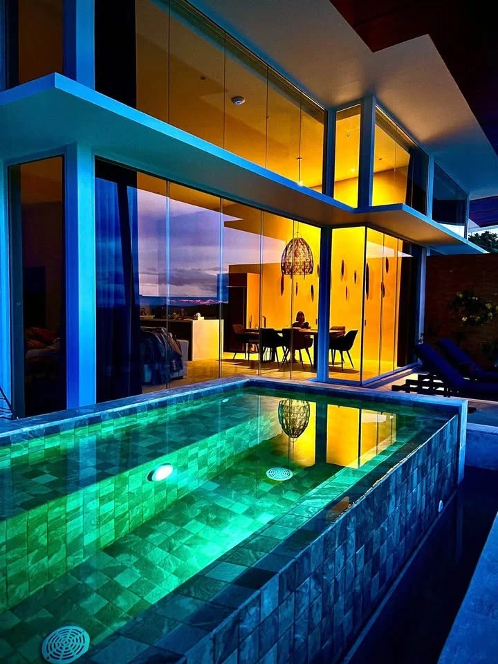 Villa at night 2.jpg