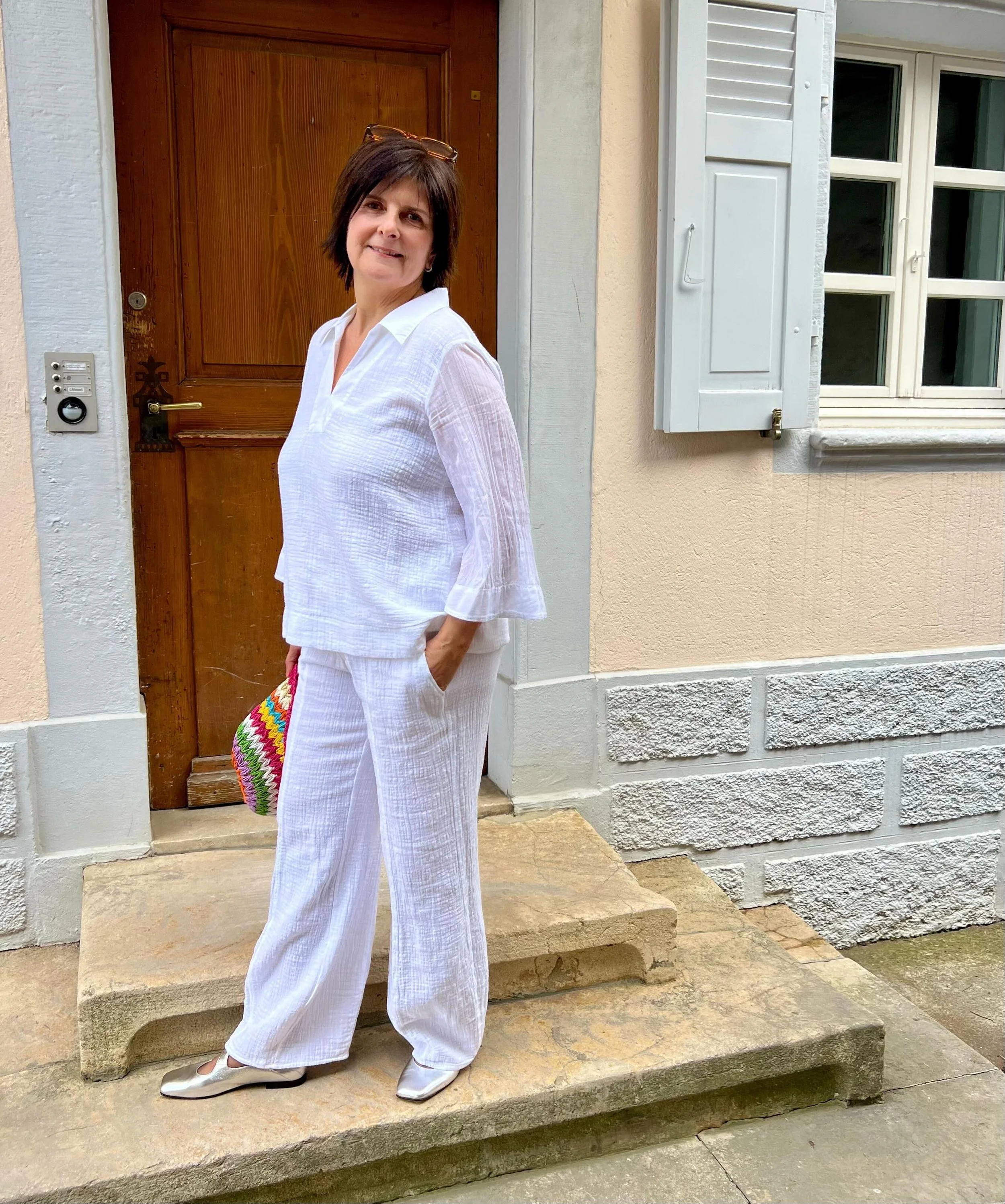 Frische Leichtigkeit in Weiss 🤍

Dieses Set aus Bluse und Hose aus 100 % Baumwolle begeistert mit einem luftigen Tragegef&uuml;hl und zeitloser Eleganz. Perfekt f&uuml;r warme Sommertage.

Jetzt entdecken!

Eure Greif Mode🤍

#summerstyle #baumwolle
