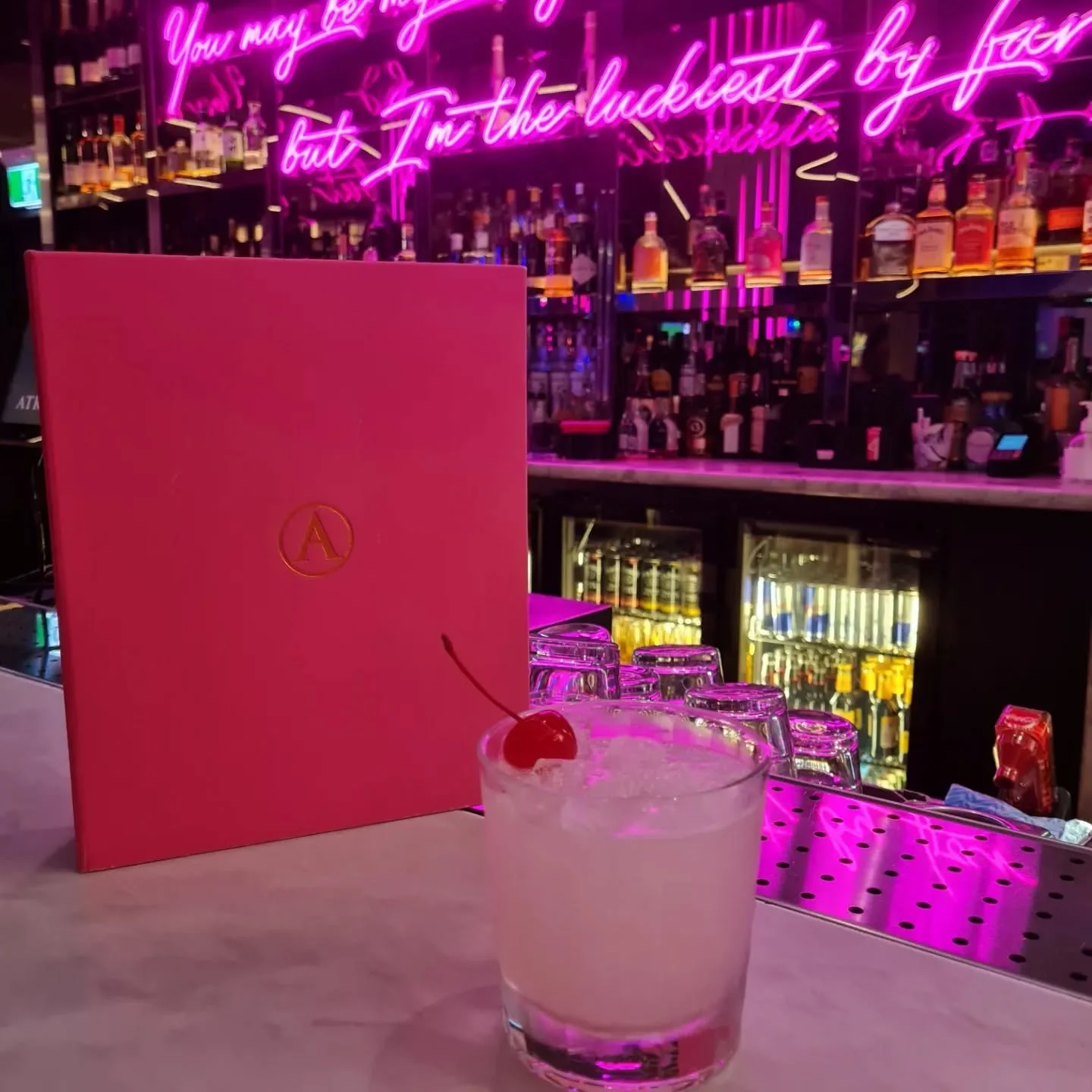 Ready for the weekend? 

Loving the @moetchandon vending machine!!! 🍾🥂

#goldcoastlife #GoldCoast #moet #cocktail