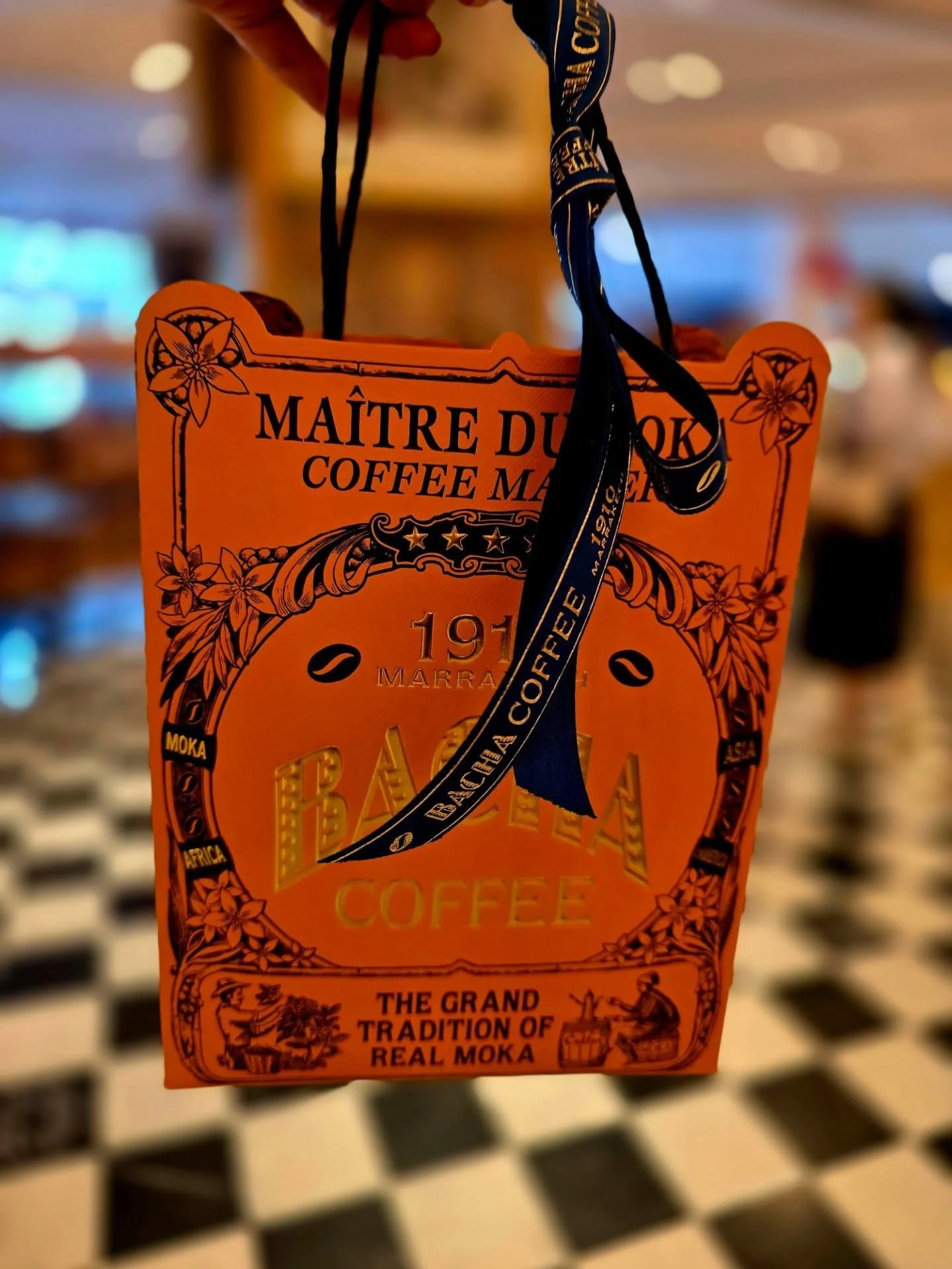 I can't decide if I love the brand or the coffee more! Branding done to perfection! Luxury and sophistication in one golden box of coffee. Dine in experience today at @bachacoffeemy at Suria KLCC underneath the Petronas Towers. 

Picked up a little p