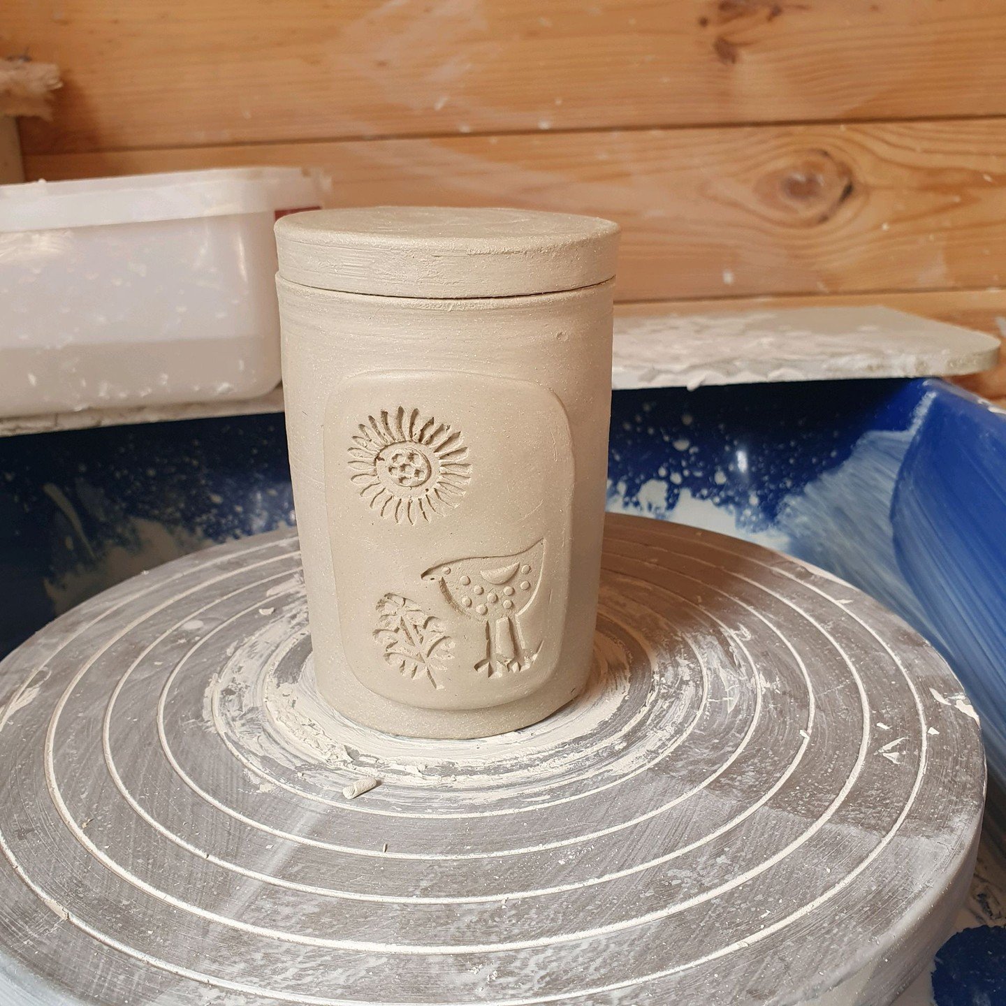 This weekend&rsquo;s pottery experiments turned out beautifully! ✨ There's nothing quite like shaping clay into something special. What do you think? 🤔✨

#PotteryLove #ClayCreations #WeekendVibes #WheelThrown #ArtInProcess