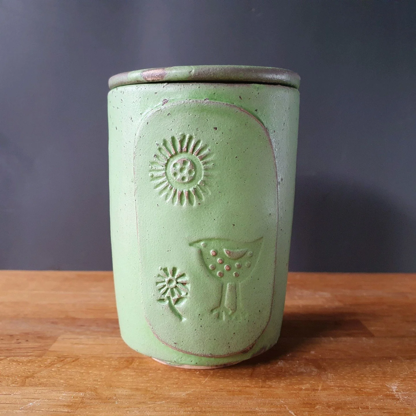 Learning to throw 

I've made myself a little litted pot I'm sure I need lots of improvement but practice practice

#PotteryLove
#RusticPottery
#HandmadeCeramics
#StonewareArt
#SlabBuiltPottery
#RusticCharm
#ArtisanPottery
#NatureInspiredArt
#SlowMad