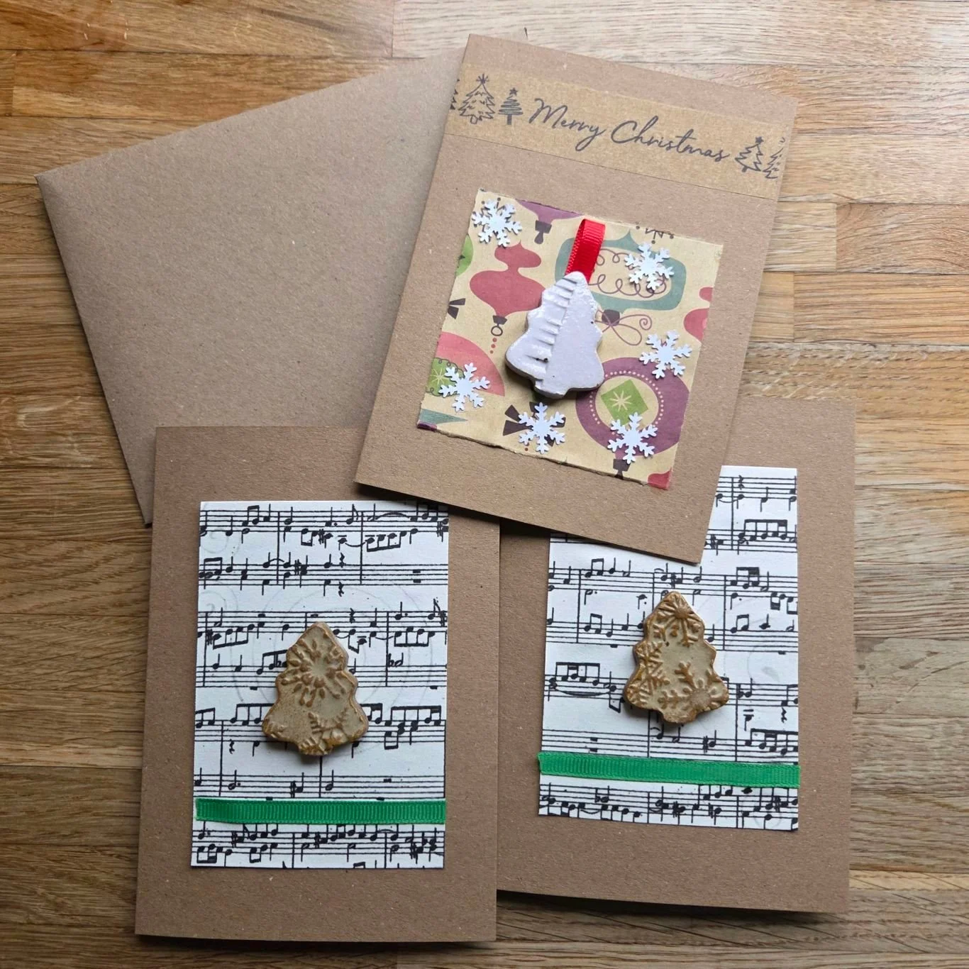 I have some Christmas cards left if you want to stock up for next year

#HandmadePottery #ForestOfDeanCreations #RusticArt #CeramicSculpture #CottageStyle