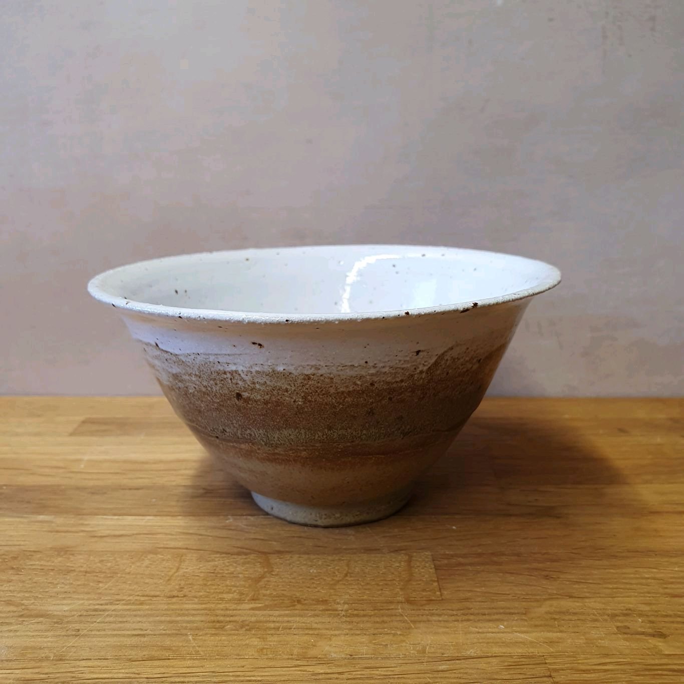 This earthy bowl has such a grounding feel to it - the tones remind me of peaceful woodland mornings. 🌿 Do you think food tastes better in handmade pieces? 

#handmadeceramics #rustickitchen #earthytones