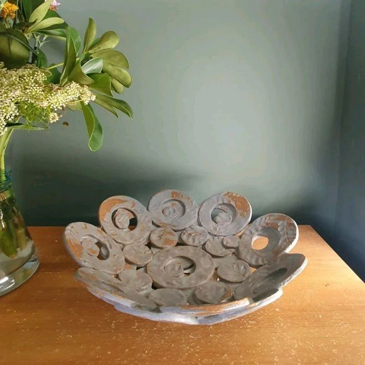 This slab-built bowl made from interlocking rings feels like such a playful experiment in texture and form! 🍃 Its organic patterns and earthy tones add such charm to any space. What do you think of this design? 

#handmadepottery #ceramicart #slabwo