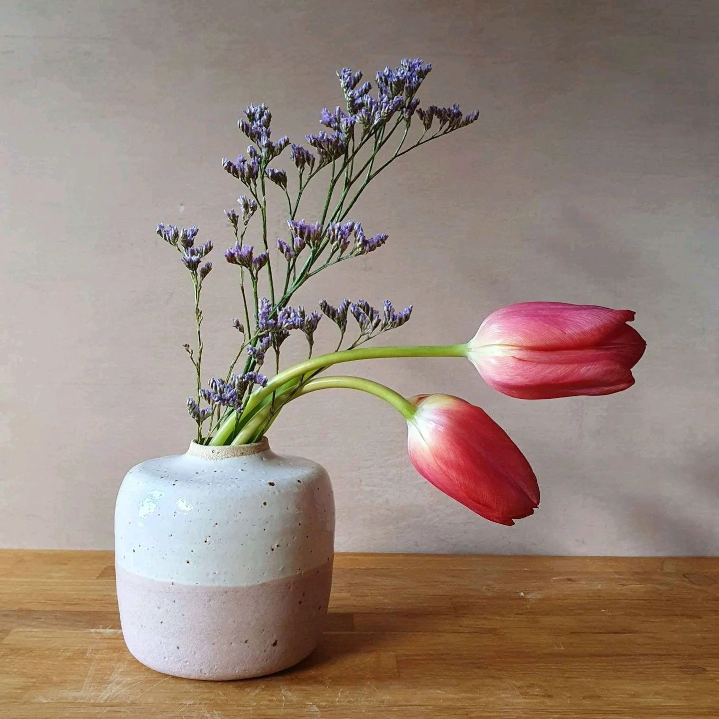 Pink and white bud vase love 💕 Perfect for delicate touches of spring. 
#handmadepottery #simplebeauty

What flowers would you add? 🌷