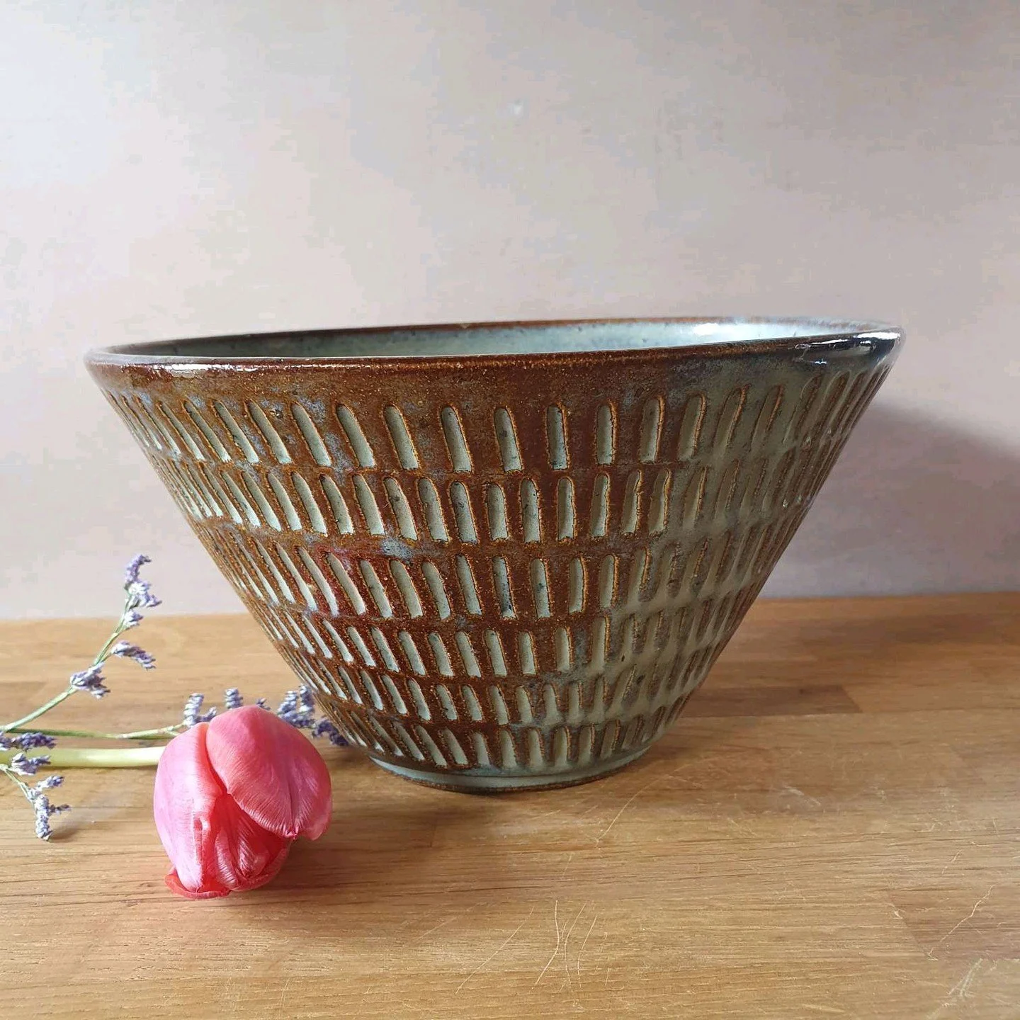 Beautifully earthy and full of charm - Conical Carved Bowl, carefully crafted straight from the heart of the Forest of Dean 🌿✨
#rusticceramics #smallbatchpottery #handmadeart