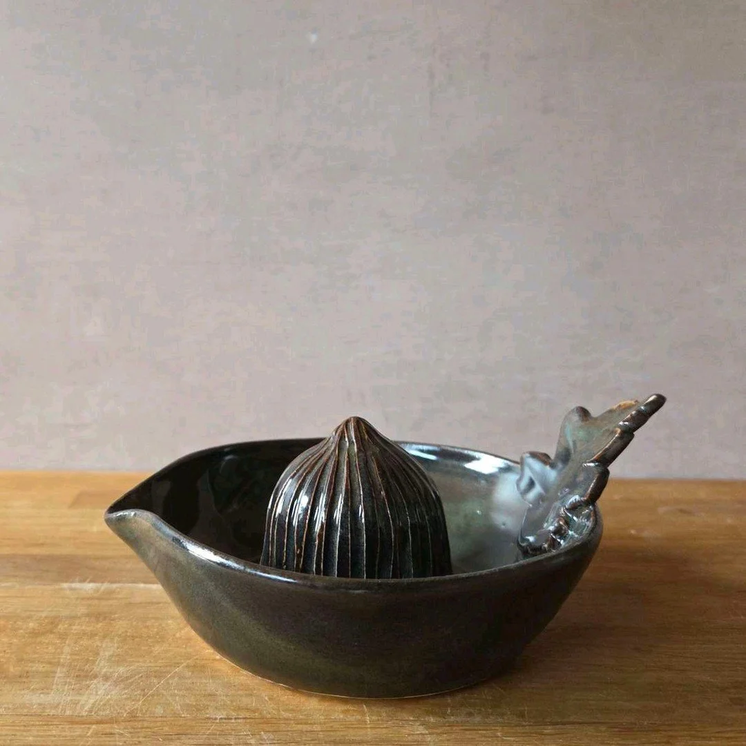 Inspired by nature's palette! This juicer brings forest vibes to your kitchen 🍃 Perfect for those earthy touches. 

#rusticceramics #forestinspired #handmadehome