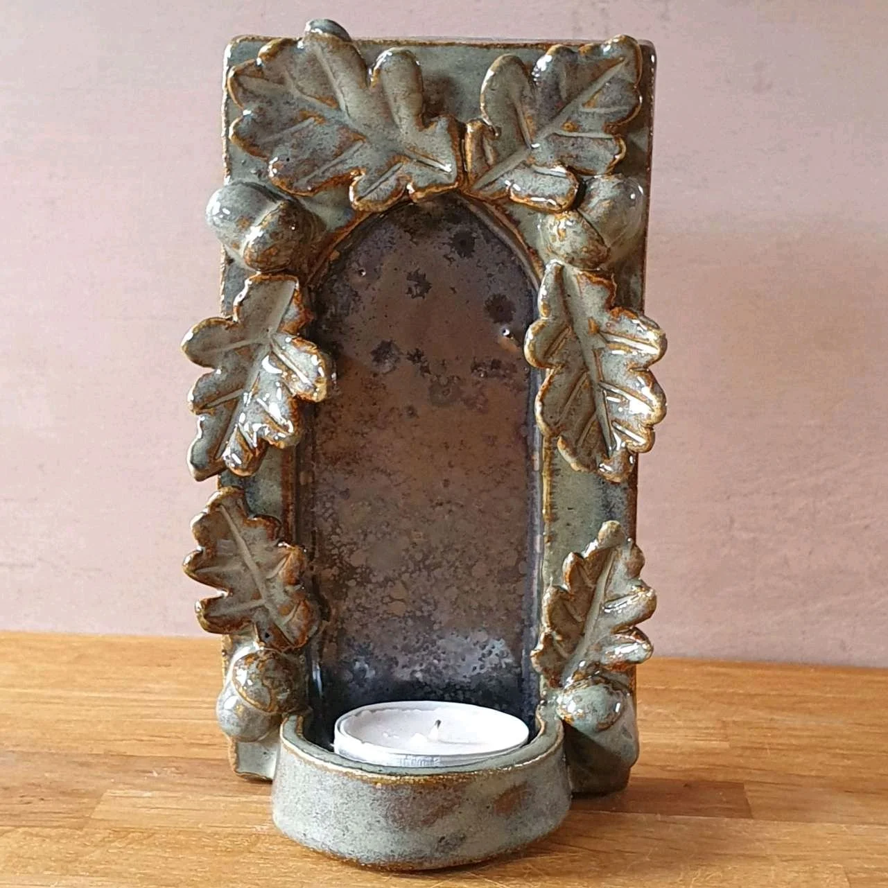 Freestanding or hanging tea light holder, perfect for adding a cozy glow to your woodland-inspired space 🕯🌿
The reflective glaze behind the flame gives it such a magical touch - framed by beautiful forest leaves! 🍂✨ Or flowers 

#cozyambience #han