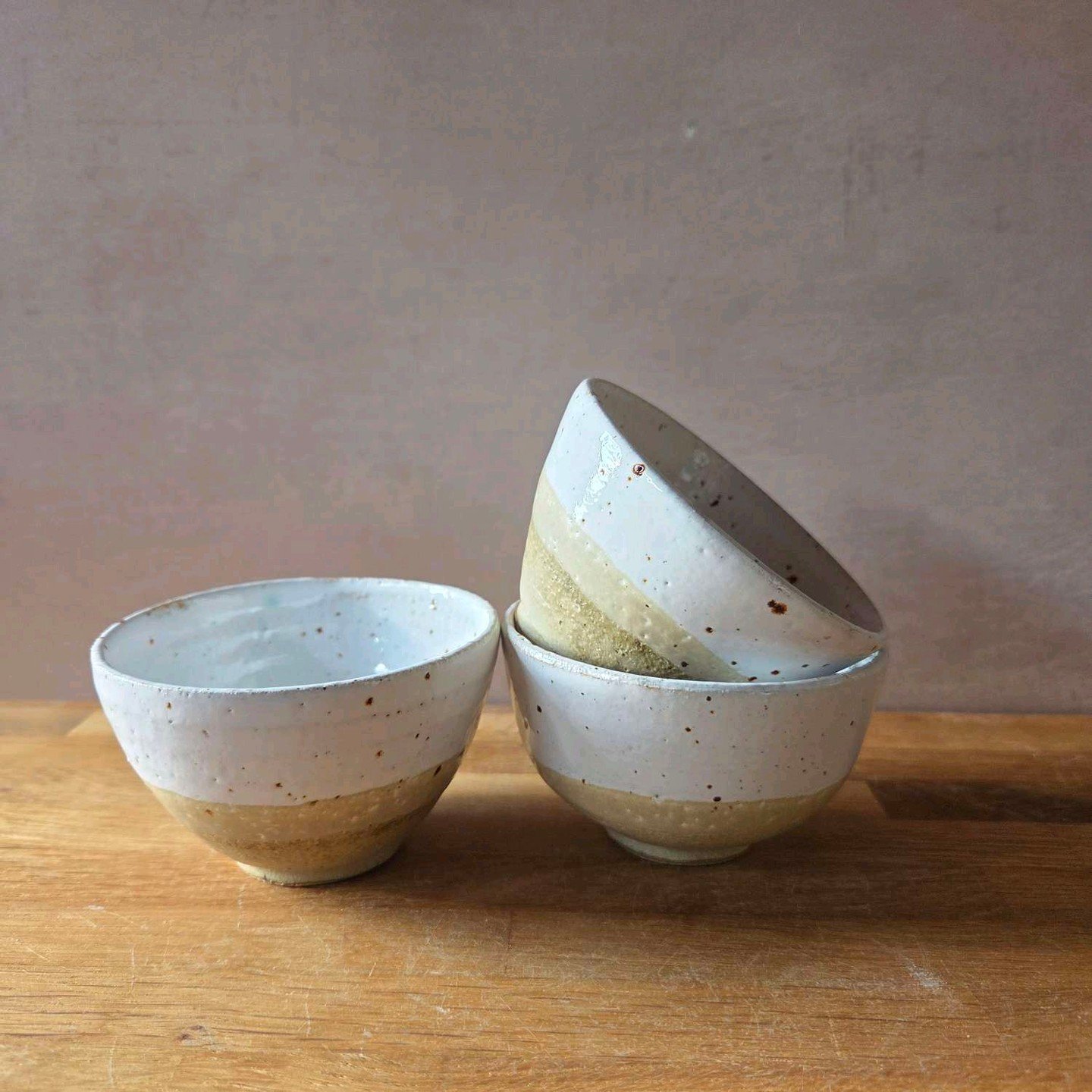 Little bowls perfect for nibbles just out of the kiln, They&rsquo;re the ideal size for snacks or dips 🥰

#rusticpottery #handmadeceramics