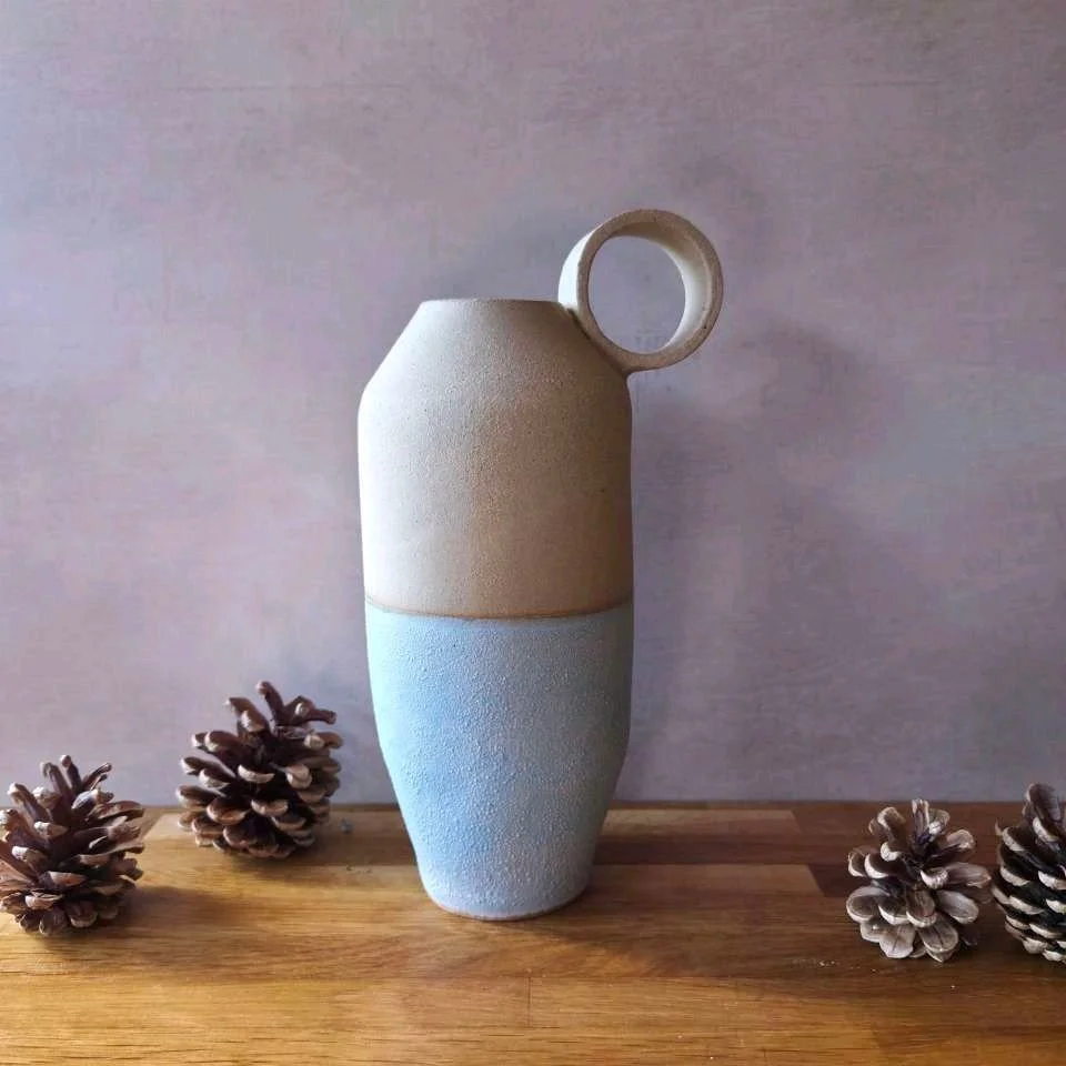 Crafted entirely from flat slabs of clay. I love how the soft earthy tones and textured surface create such a calming aesthetic, don&rsquo;t you? 🌿 It&rsquo;s perfect for adding a touch of handcrafted charm to any space. 

#handmadepottery #ceramicd