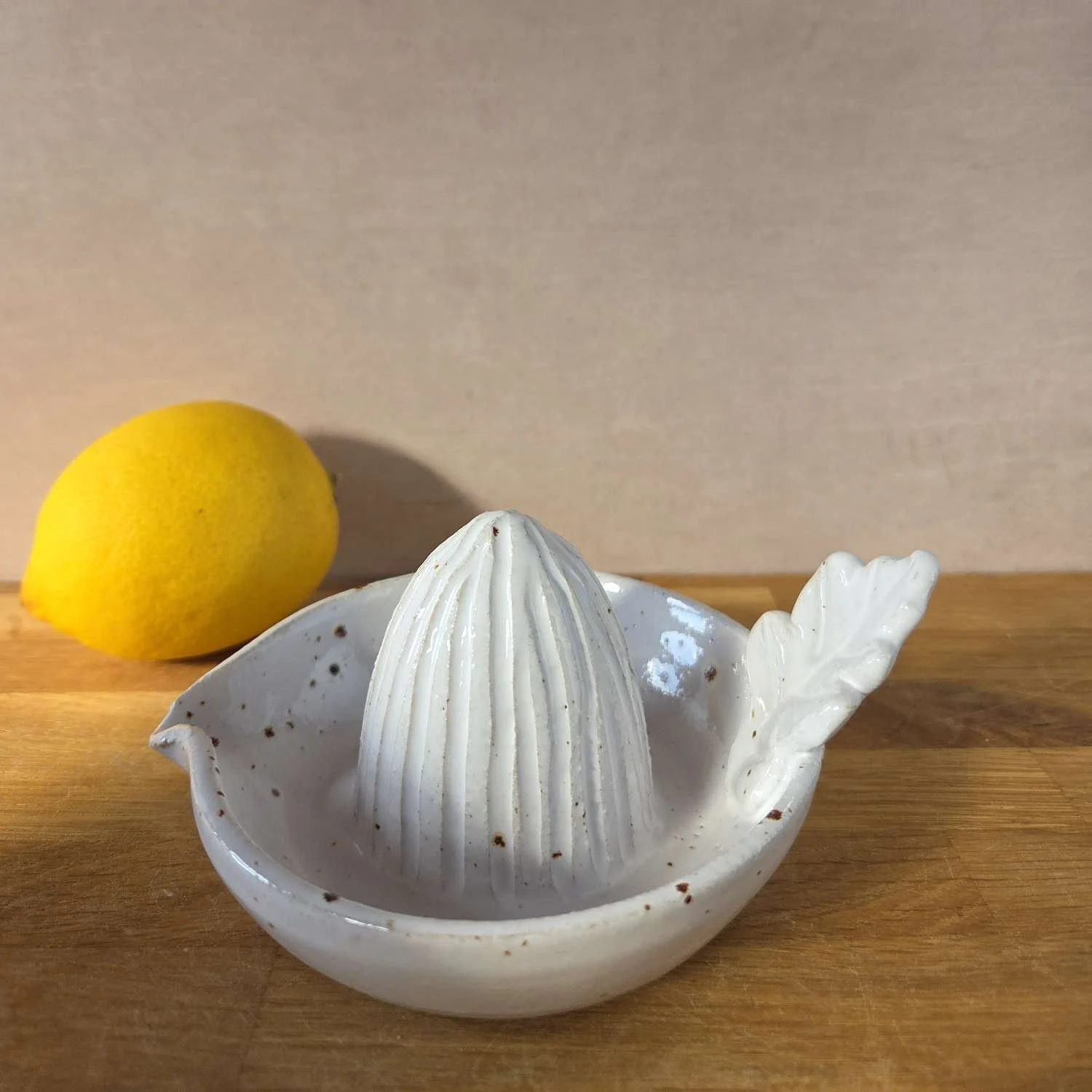 Stoneware Lemon Juicer with Pouring Lip
