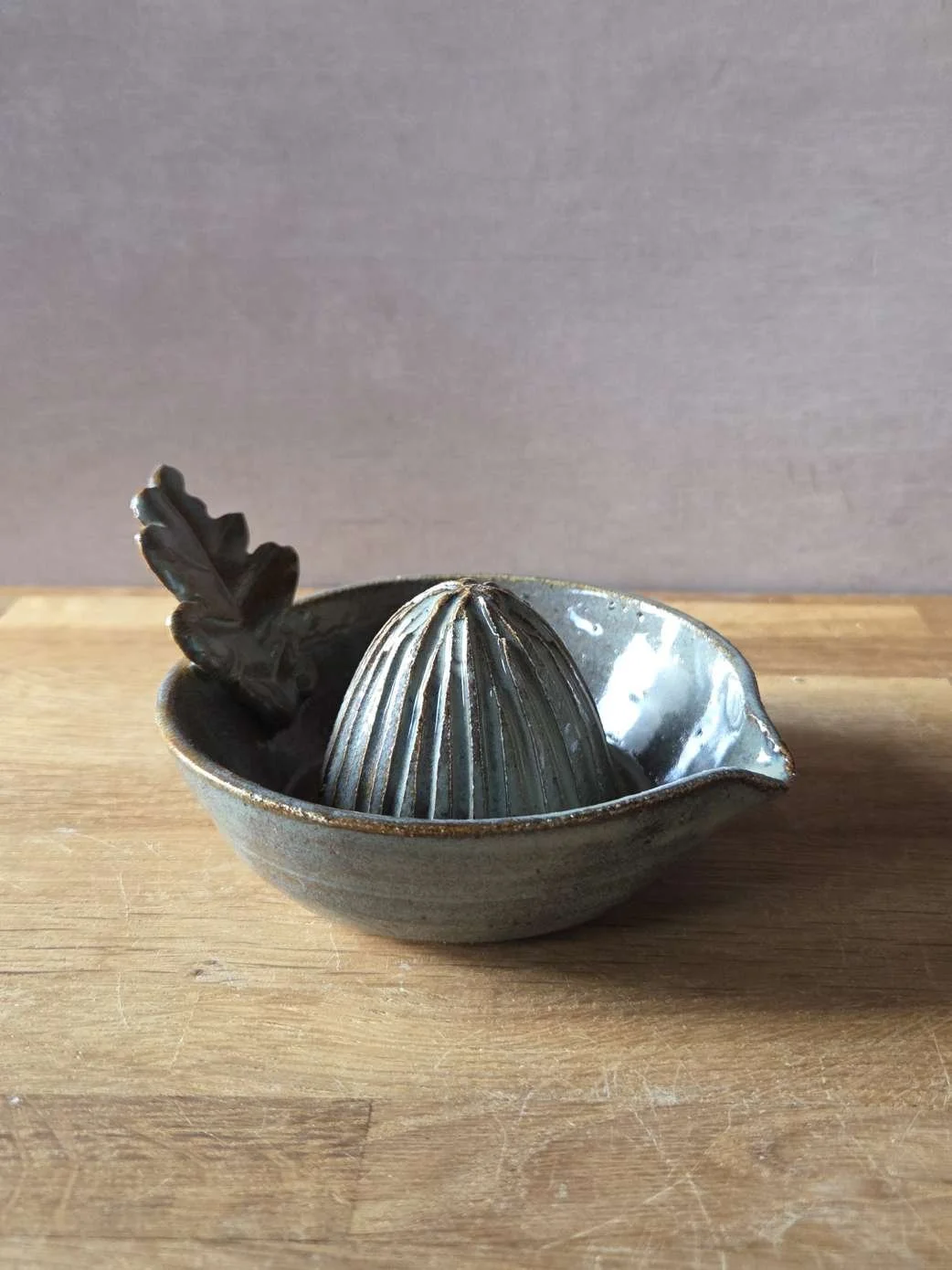 Woodland Variegated Glaze Lemon Juicer with Oak Leaf