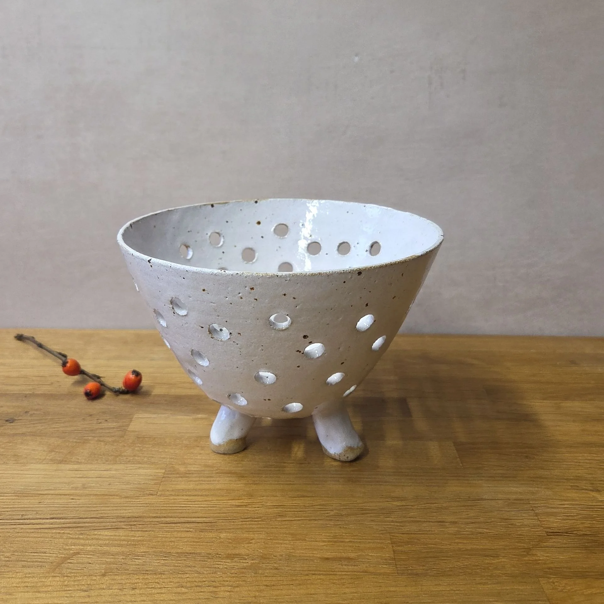 Speckled White Berry Bowl Colander