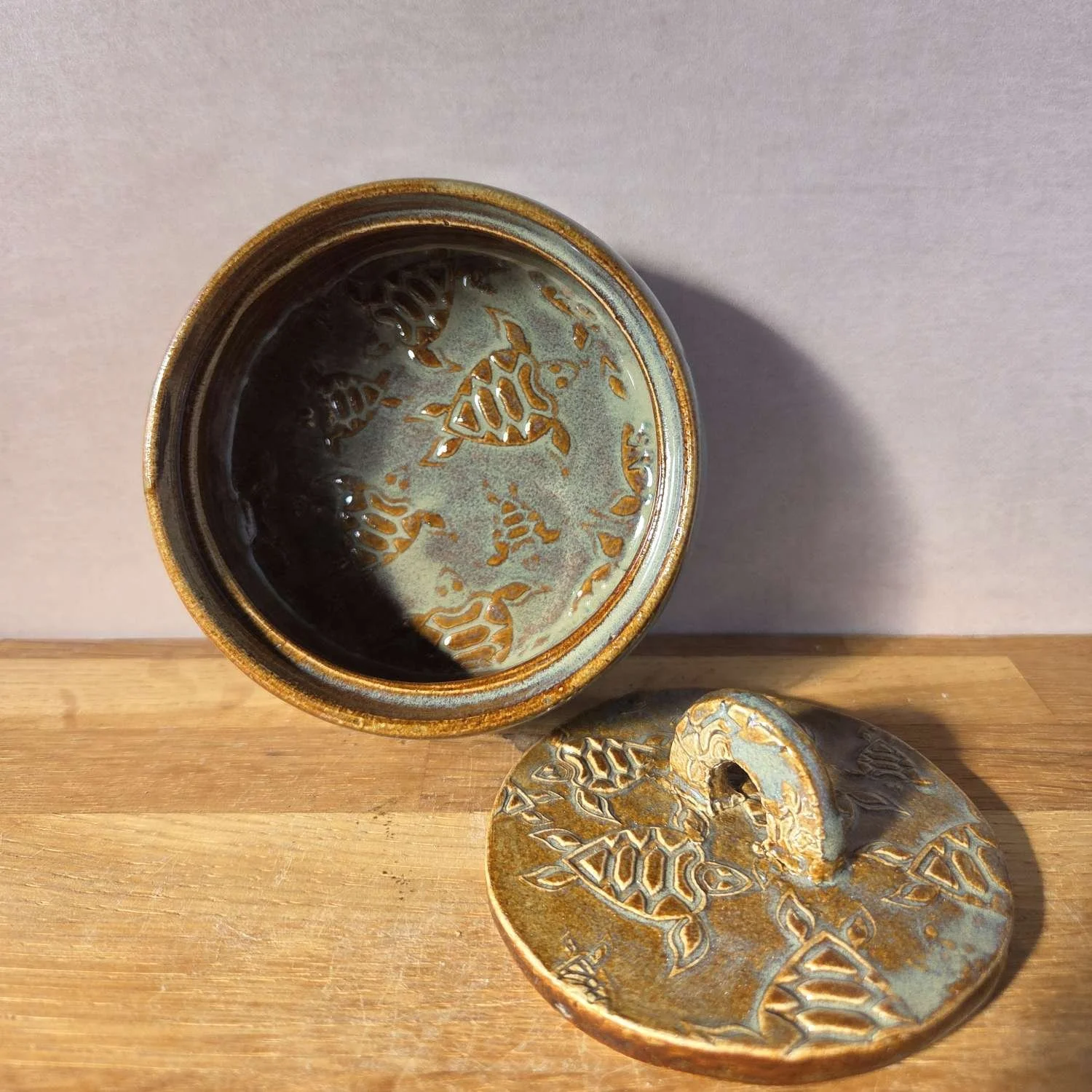 Storage pot for trinkets with Sea Turtle Pattern