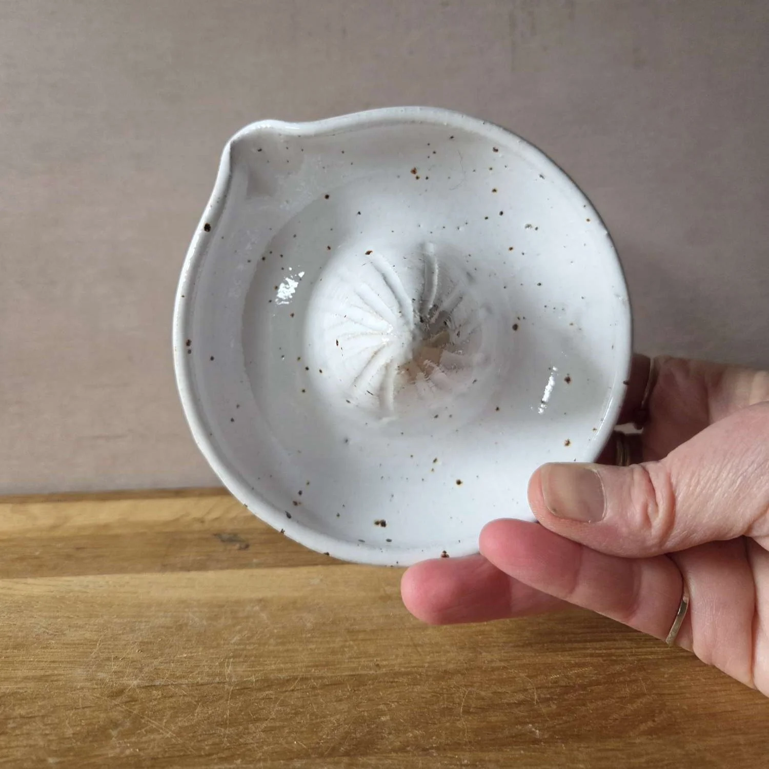 Stoneware Lemon Juicer with Pouring Lip