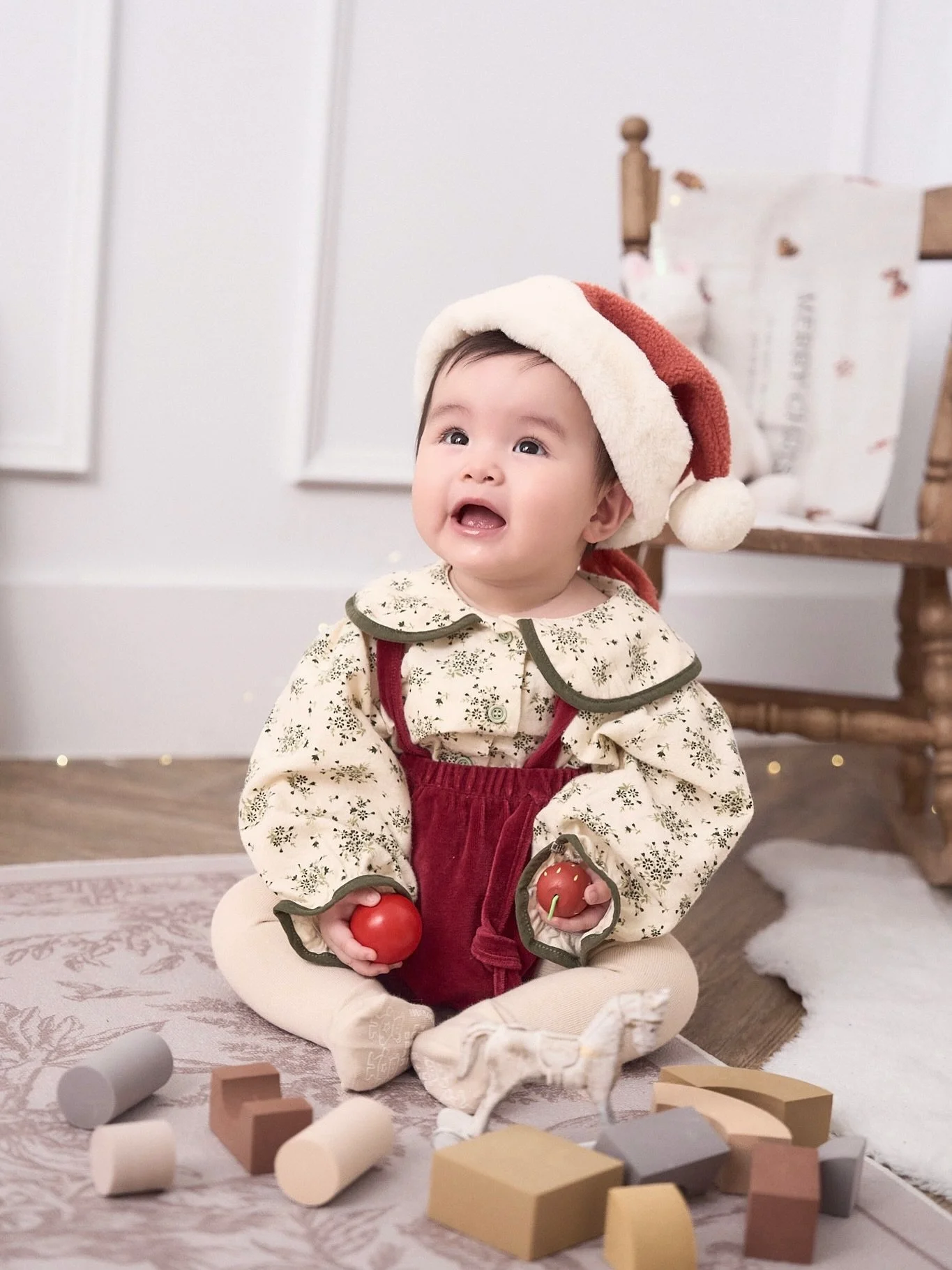 ✨聖誕棚拍尾聲🎄last call ！

不可能聖誕節過了還有發不完的可愛照
小編失職🫣🫣🫣
只好央求攝影師加開場次
每組都太可愛不發完我晚上睡不著！！

⭐️ 聖誕棚拍方案
最後加開 ： 1/2 （五）

-

𝘓𝘶𝘮𝘪 𝘴𝘵𝘶𝘪𝘥𝘰 板橋實景攝影棚
商業拍攝 | 活動場地 | 空間租借 | 母嬰友善

#板橋攝影棚 #新北攝影棚 #空間租借 #全家福攝影 #聖誕棚 #聖誕全家福 #聖誕佈置 #兒童攝影 #親子攝影 #親子攝影師 #聖誕拍攝 #聖誕場景 #聖誕快樂?