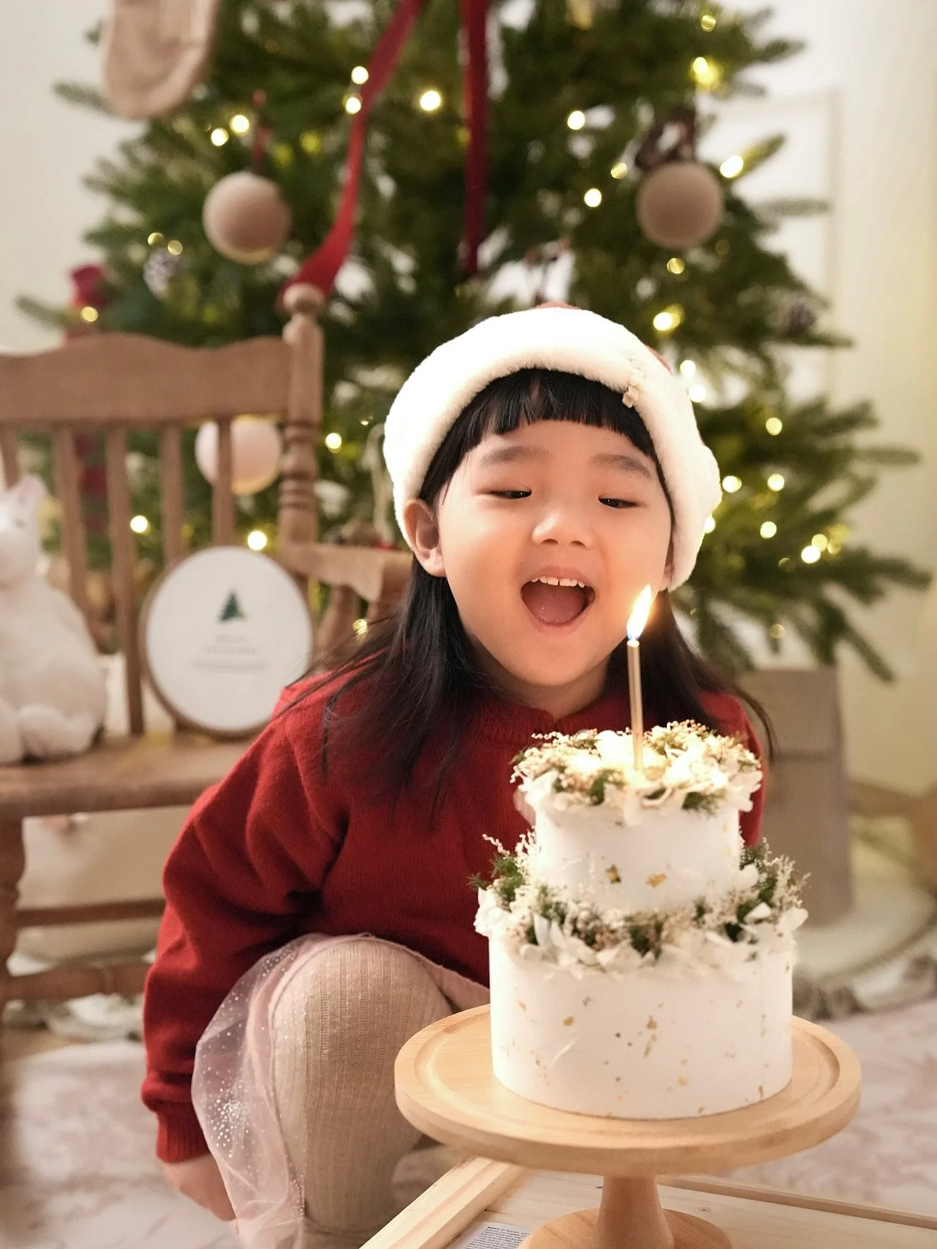 聖誕寶寶生日快樂🎂❤️

女孩4歲了～媽咪也4歲了🥹
好喜歡自然互動的畫面
不看鏡頭也能珍藏好久的那種

/
全家福方案明年1月中旬出爐
好多人問但請稍安勿躁
Lumi還想再過一下聖誕節🎄🤣
還沒拍到溫馨聖誕樹的寶寶別錯過🫶🏻

⭐️ 聖誕棚拍方案
最後加開 ： 1/2 （五）

-

𝘓𝘶𝘮𝘪 𝘴𝘵𝘶𝘪𝘥𝘰 板橋實景攝影棚
商業拍攝 | 活動場地 | 空間租借 | 母嬰友善

#板橋攝影棚 #新北攝影棚 #空間租借 #全家福攝影 #聖誕棚 #聖誕全家福 #聖誕佈