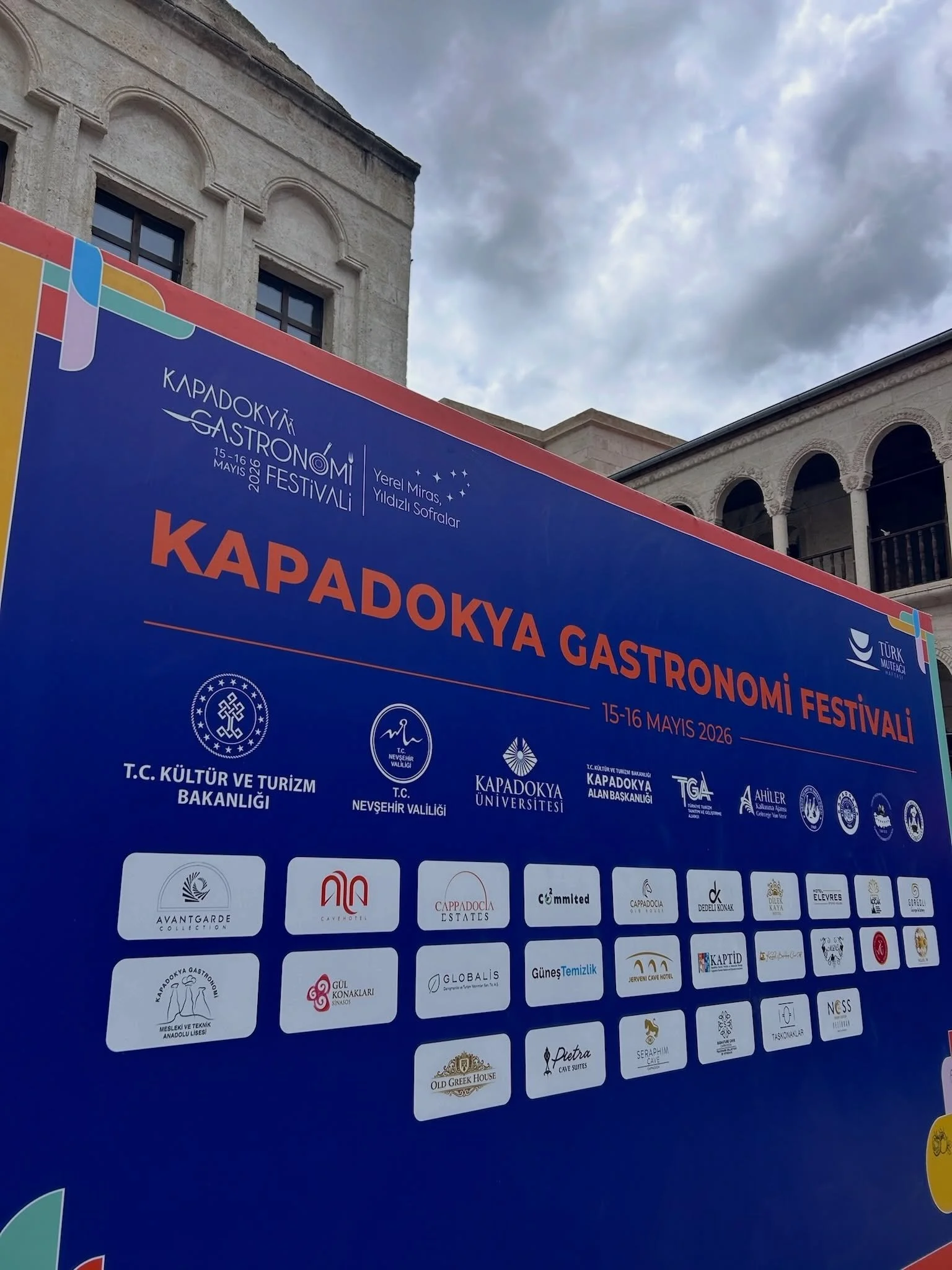 Ge&ccedil;tiğimiz hafta Kapadokya Gastronomi Festivali&rsquo;nde Karbon N&ouml;tr Sponsoru olarak alandaydık. 

Festivalin coşkusunu yaşarken karbon ayak izimizi sıfırlamanın m&uuml;mk&uuml;n olduğunu bir kez daha g&ouml;rd&uuml;k. Birlikte yedik, i&