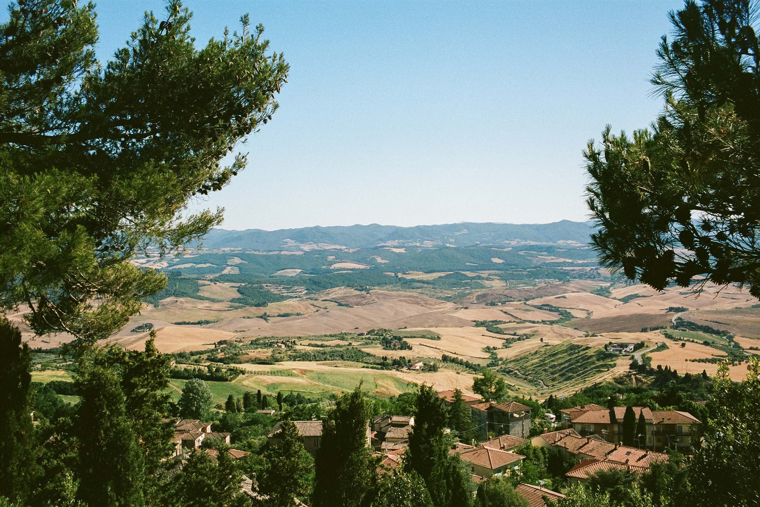 Aussicht über die sanften Hügel der Toskana.
