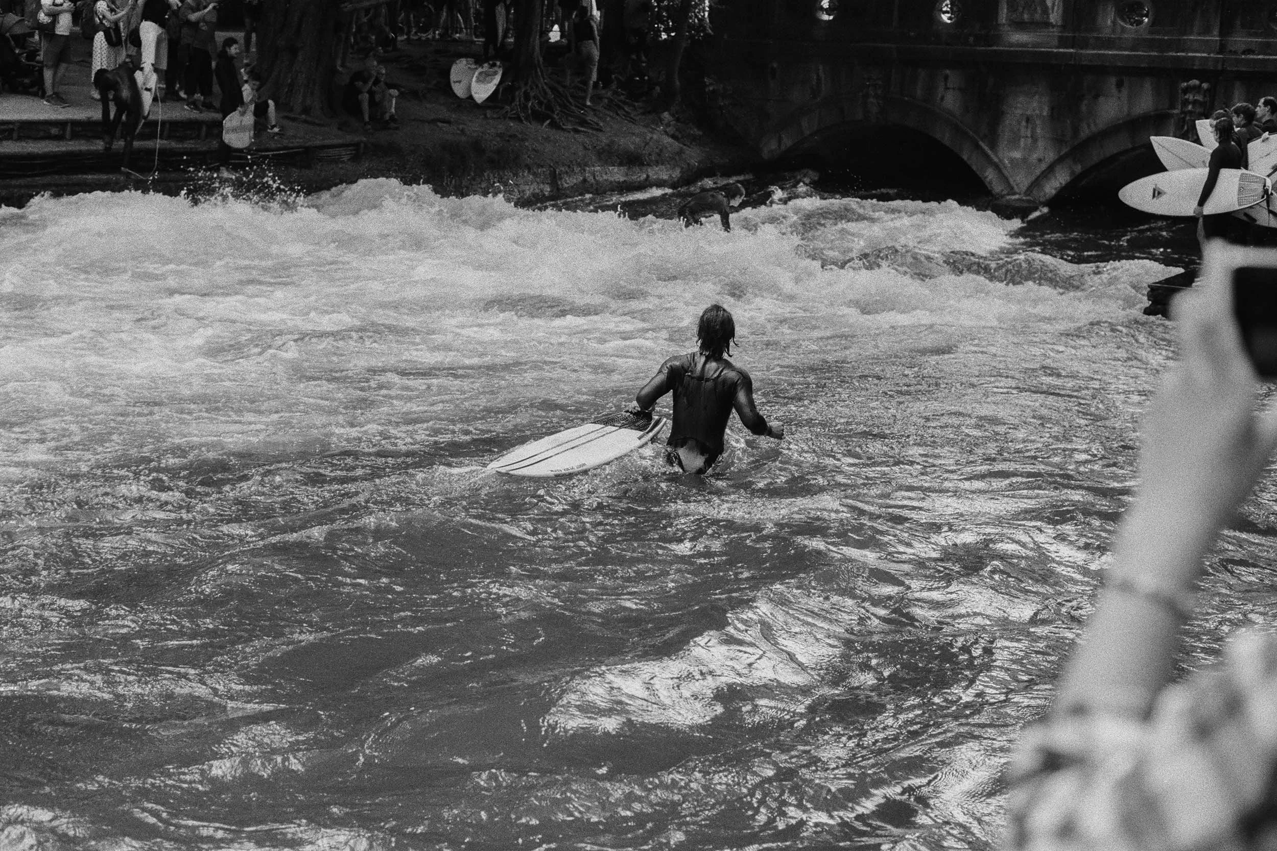 Eisbachwelle, München