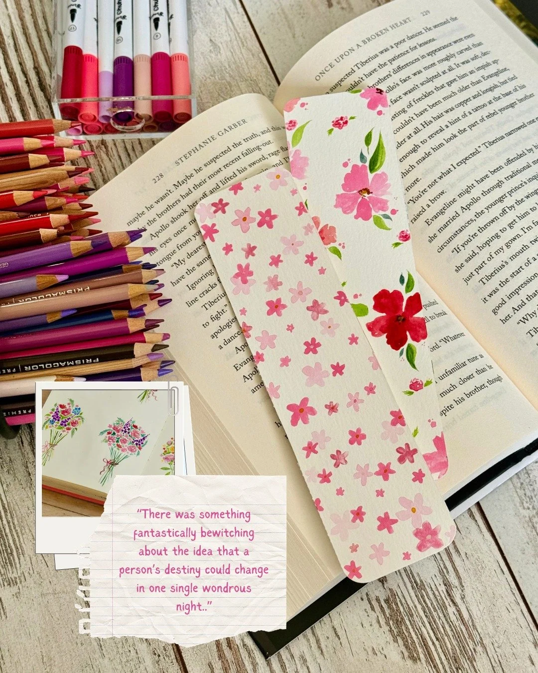 des fleurs peintes &agrave; la main gliss&eacute;es entre les pages de Il &eacute;tait une fois un c&oelig;ur bris&eacute; 🌸📖

Ce livre et moi partageons exactement la m&ecirc;me esth&eacute;tique : romantique et magique

J&rsquo;adore cr&eacute;er