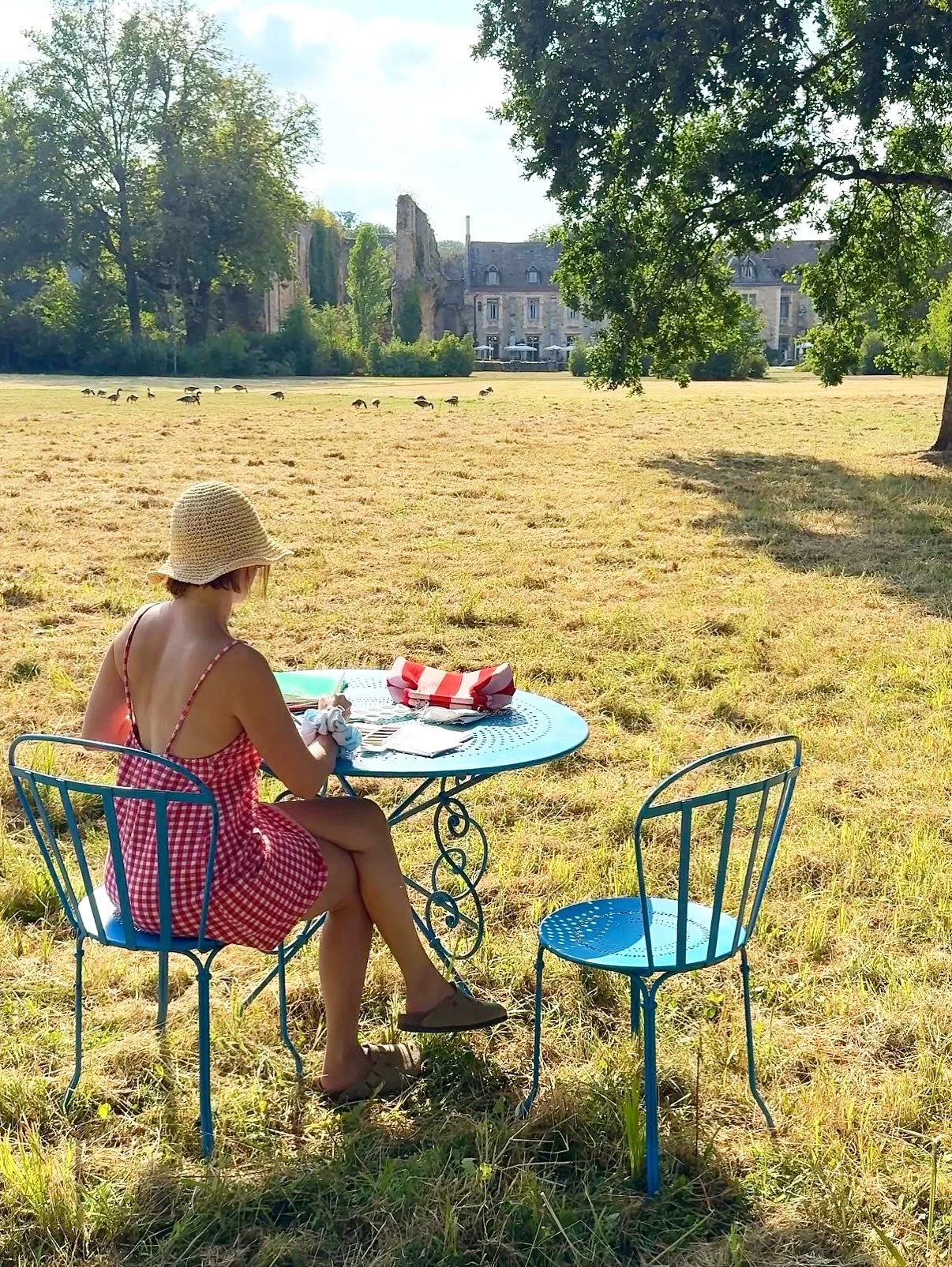 🩵🌞 Escapade &agrave; l&rsquo;@abbayedesvauxdecernay_hotel 

#travelpainting#paris#getaway#creativeliving#wetercolor
