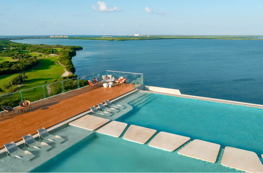 Hyatt Vivid Grand Island Pickleball Group (3).png