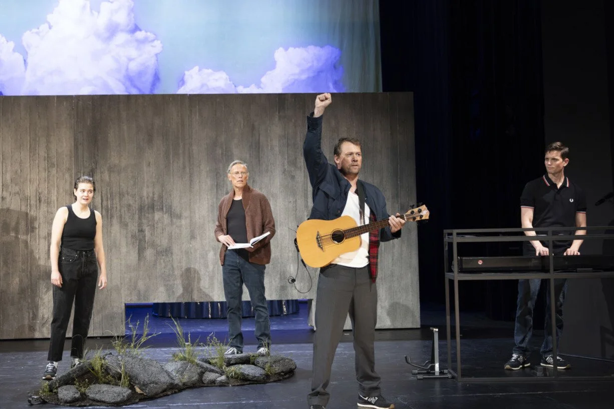 Theater Lübeck, Luisa Böse (Stimme), Andreas Hutzel (Achim / Stimme), Will Workman (Bernd / Stimme), Johannes Merz (Ein Parteikollege / Stimme)
Foto: Sinje Hasheider