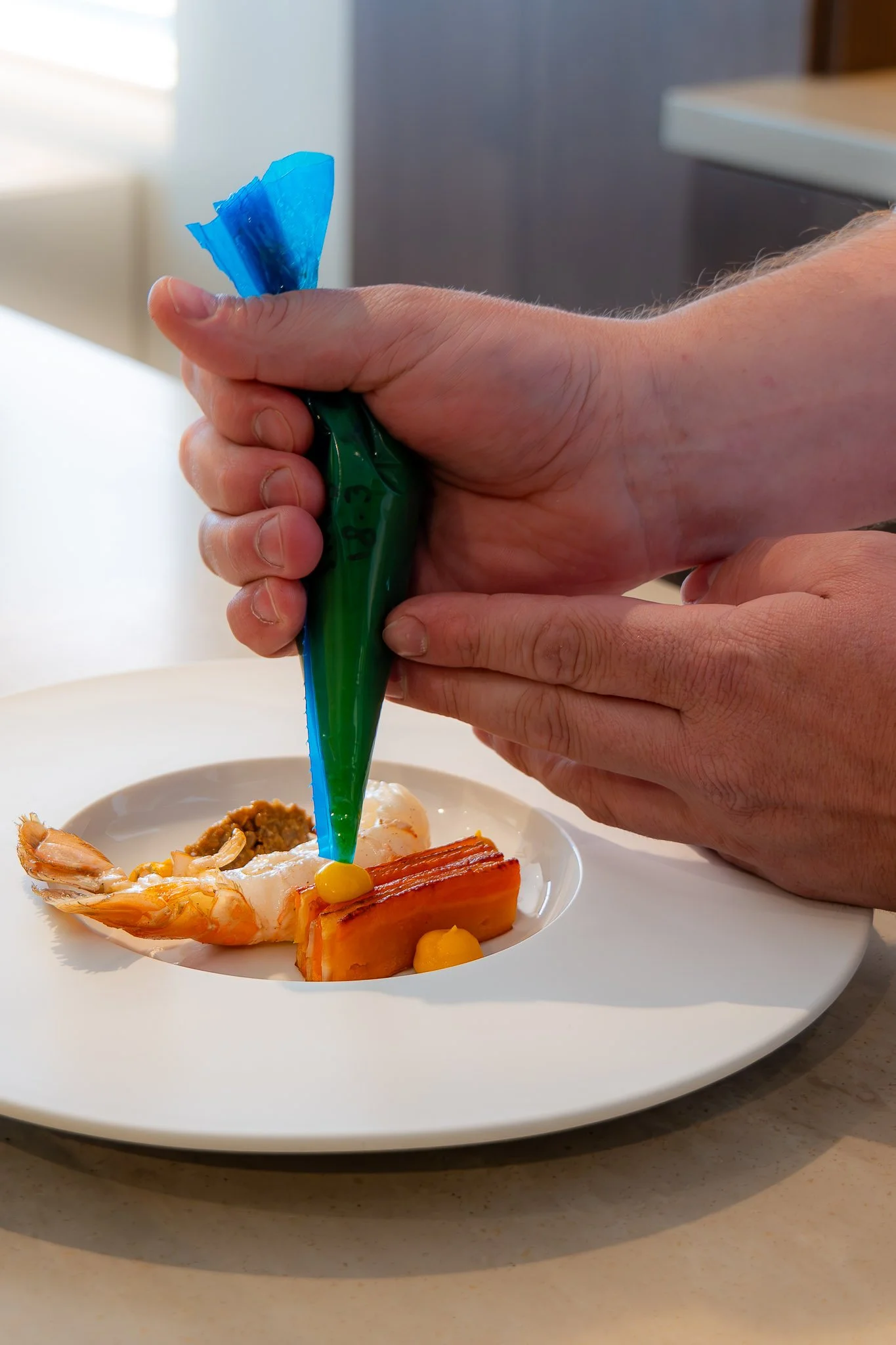 Laurent Smallegange, sterrenchef bij Michelinrestaurant Spetters - Chefs in het Bos festival 2026. Verfijnd kookvakmanschap met precisie.