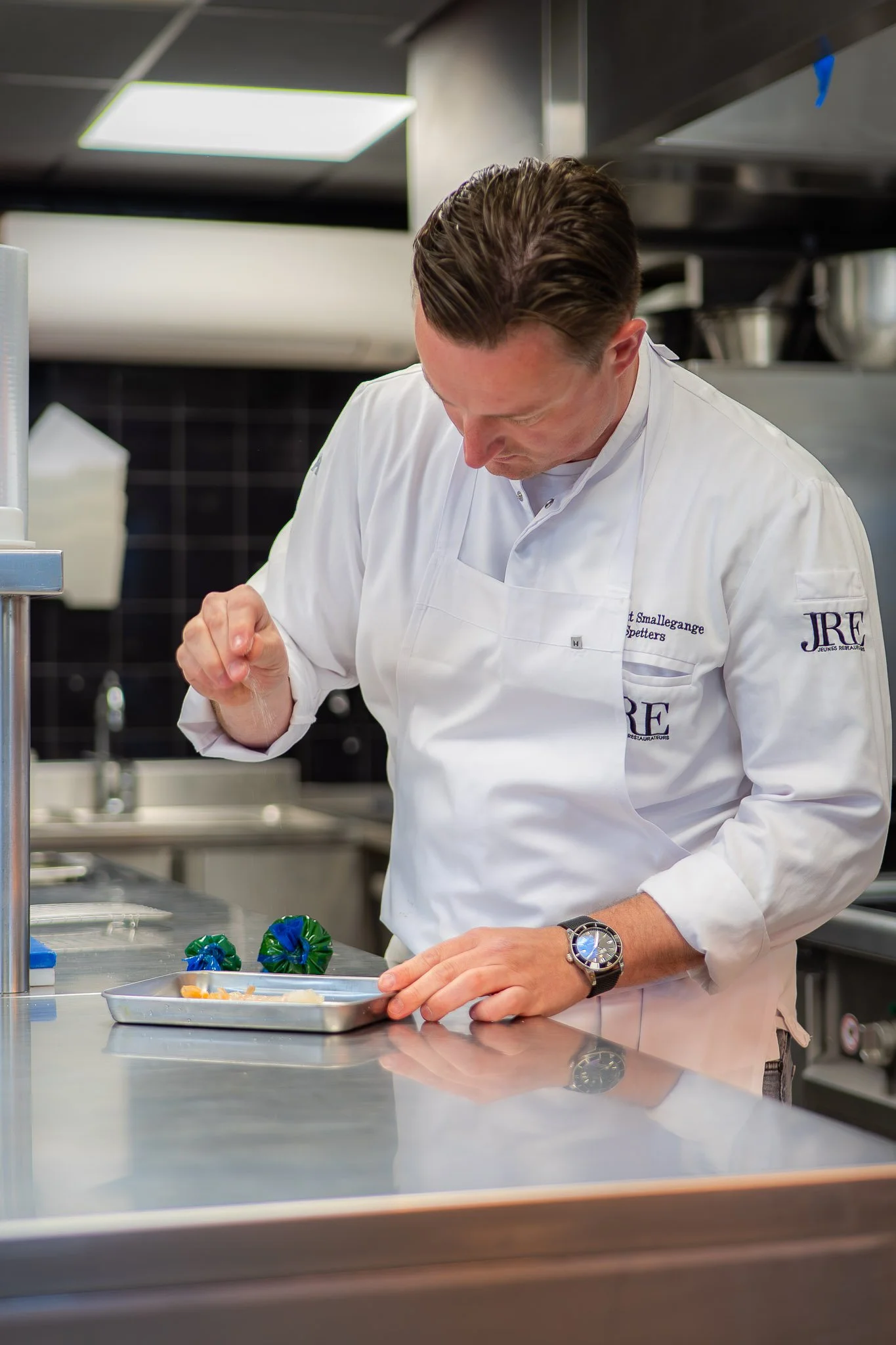 Laurent Smallegange, sterrenchef bij Michelinrestaurant Spetters - Chefs in het Bos festival 2026. Verfijnd kookvakmanschap met precisie.