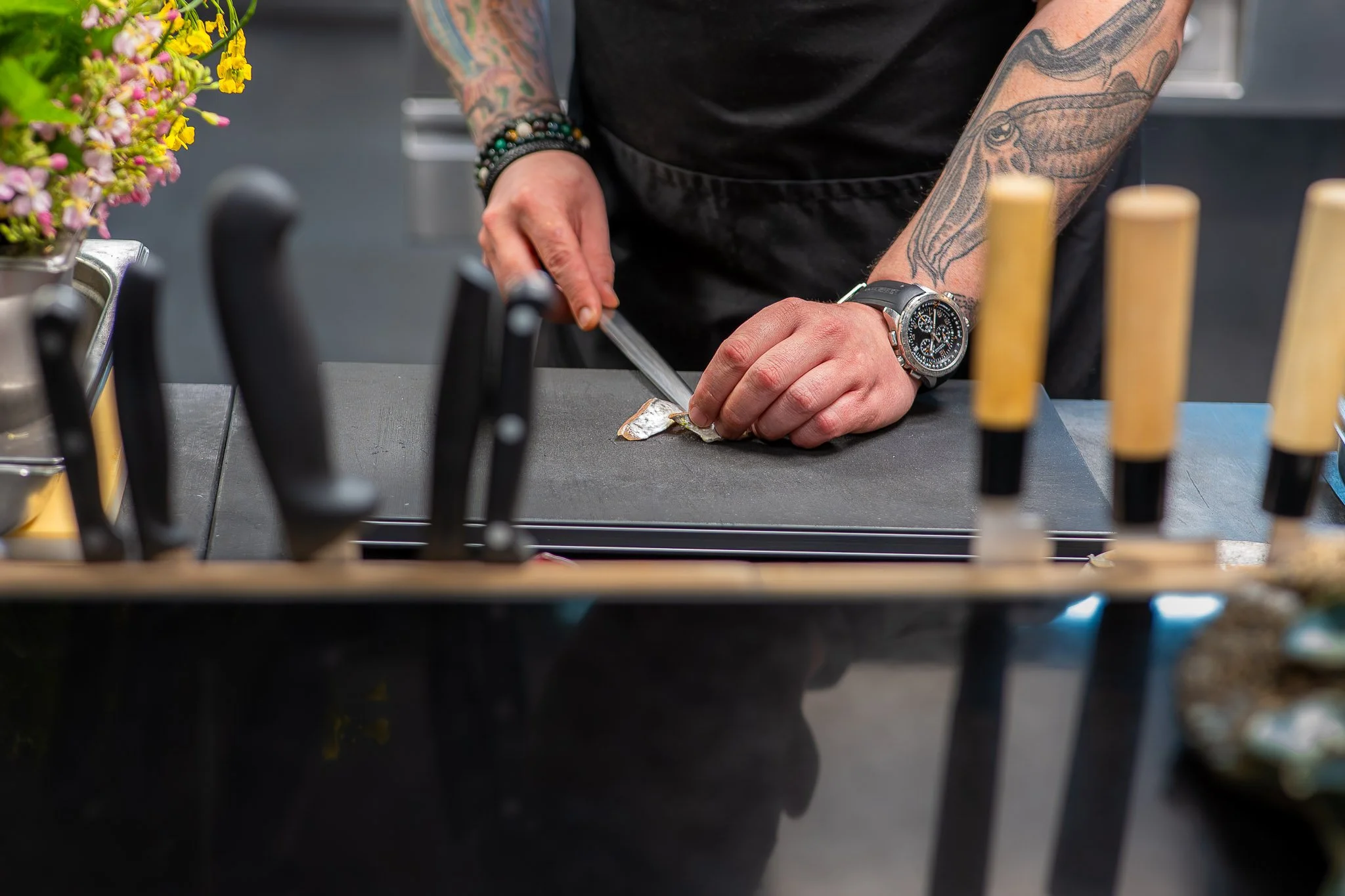 Tom Vinke, sterrenchef bij Michelinrestaurant De Kromme Watergang - Chefs in het Bos festival 2026. Zilte verfijning en kookprecieze.