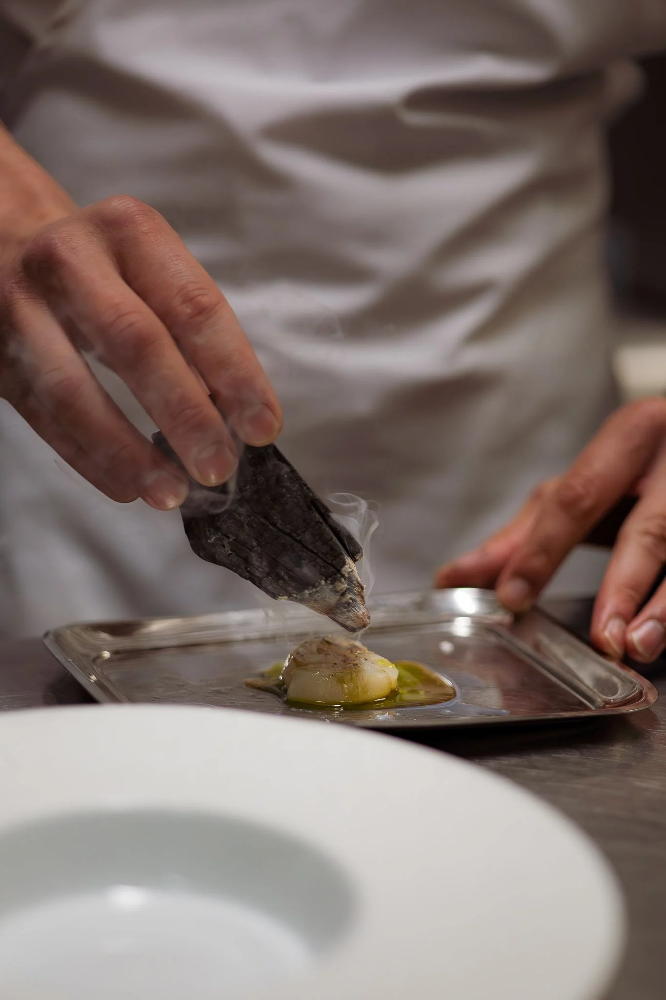 Joey Stinissen, sterrenchef bij Michelinrestaurant Zenith. Verfijnd koken met Indonesische invloeden.