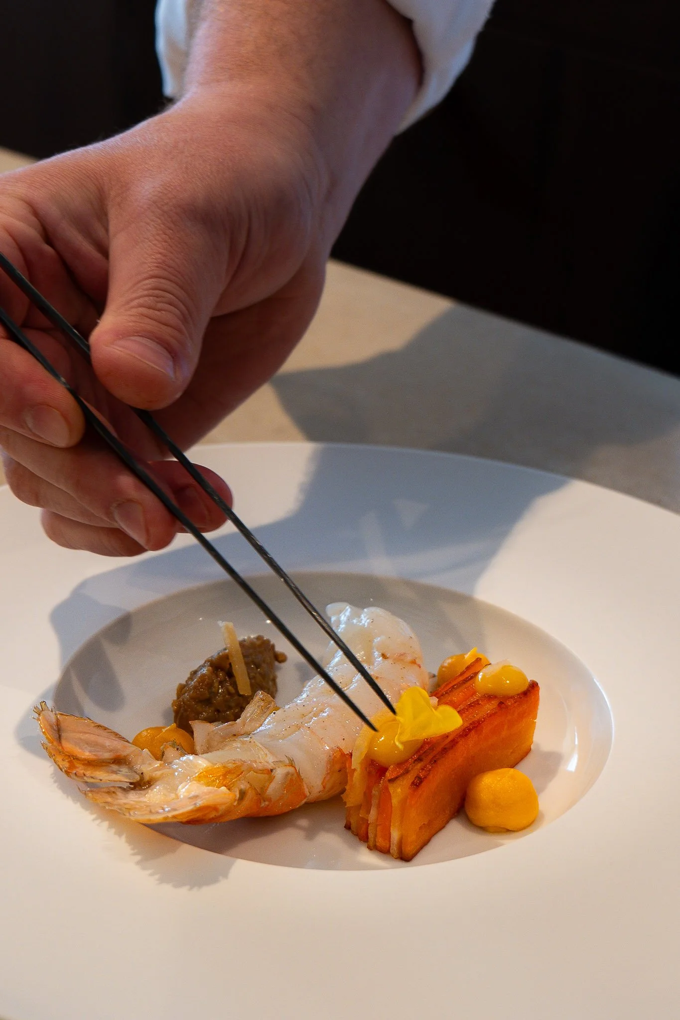 Een innovatief en zilt signatuurgerecht van Michelinrestaurant Spetters, als voorproefje op het Roots of 2050 thema van Chefs in het Bos.