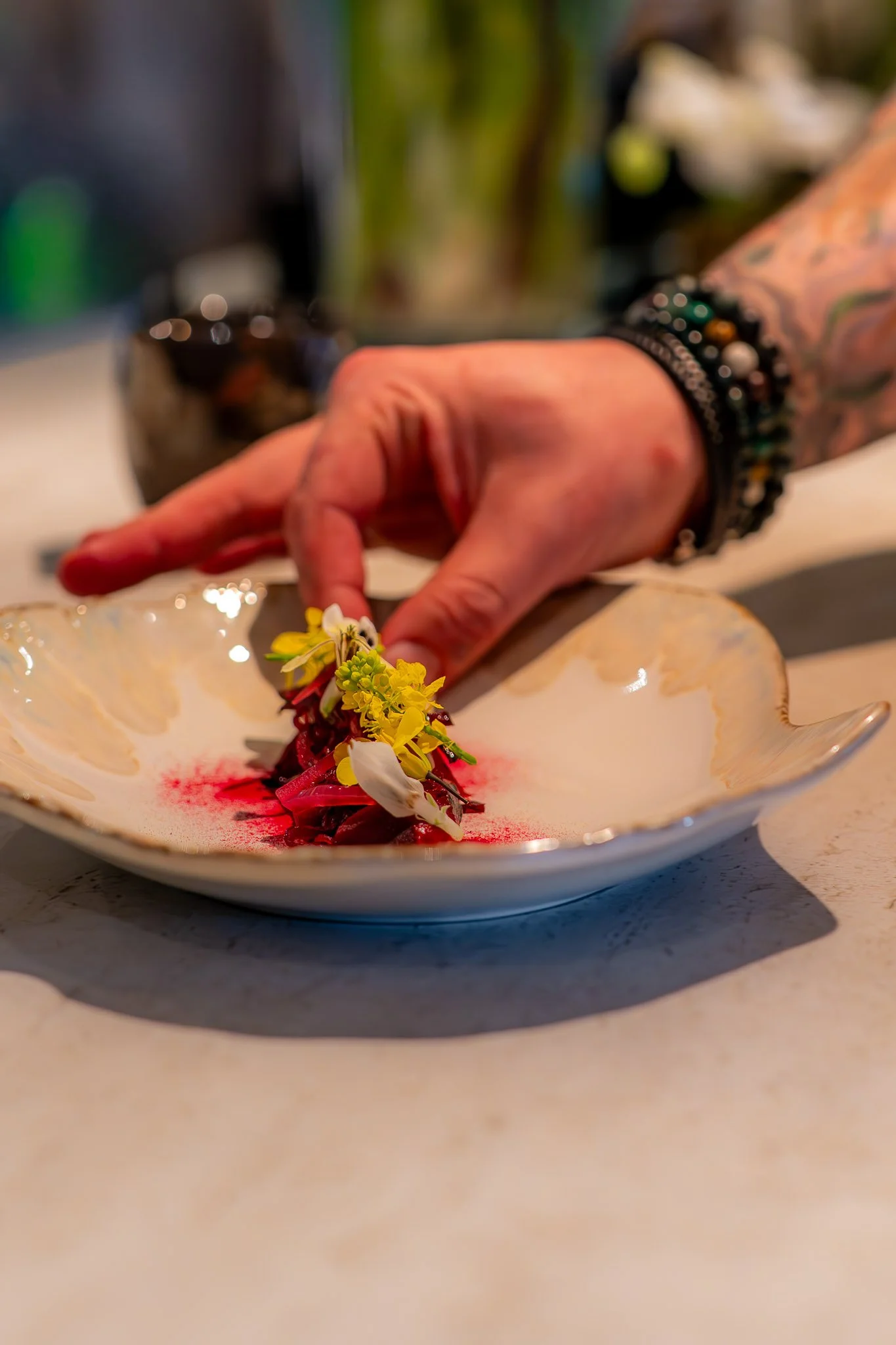 Tom Vinke, sterrenchef bij Michelinrestaurant De Kromme Watergang - Chefs in het Bos festival 2026. Zilte verfijning en kookprecieze.