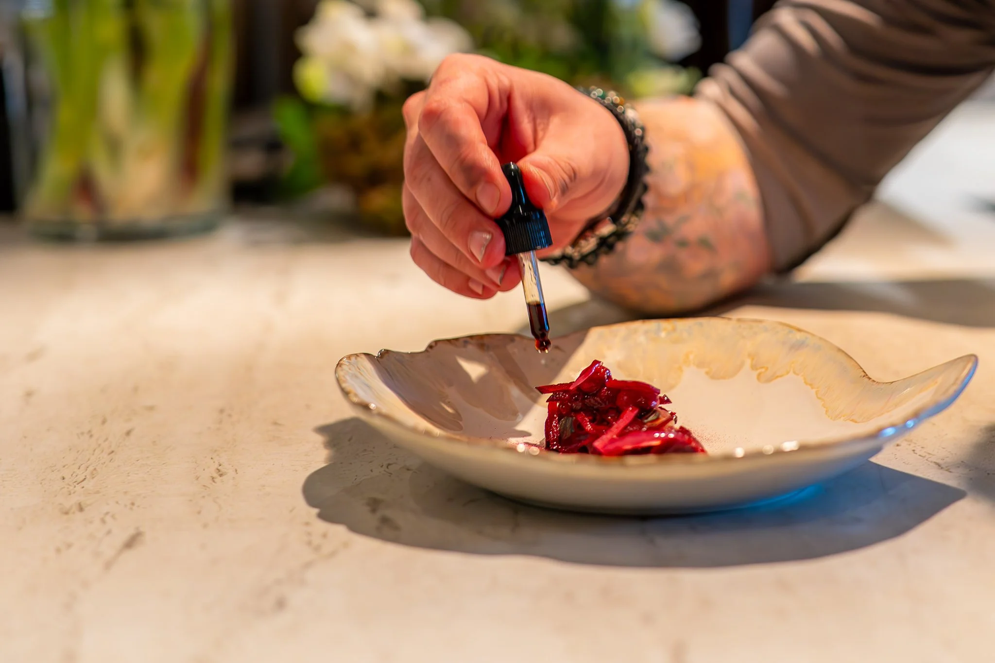 Tom Vinke, sterrenchef bij Michelinrestaurant De Kromme Watergang - Chefs in het Bos festival 2026. Zilte verfijning en kookprecieze.