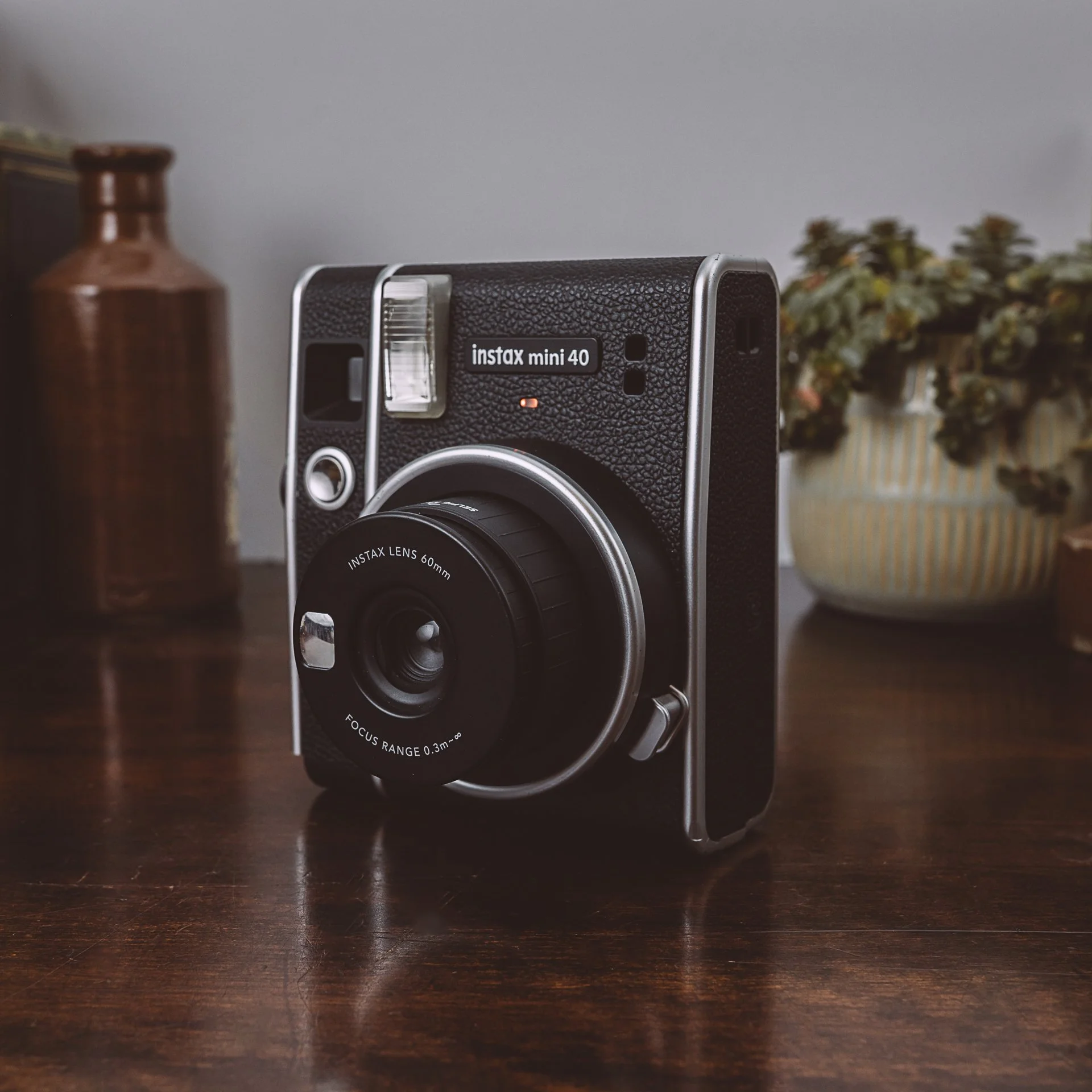 Fujifilm-Instax-Mini-40-Sq-1.jpg