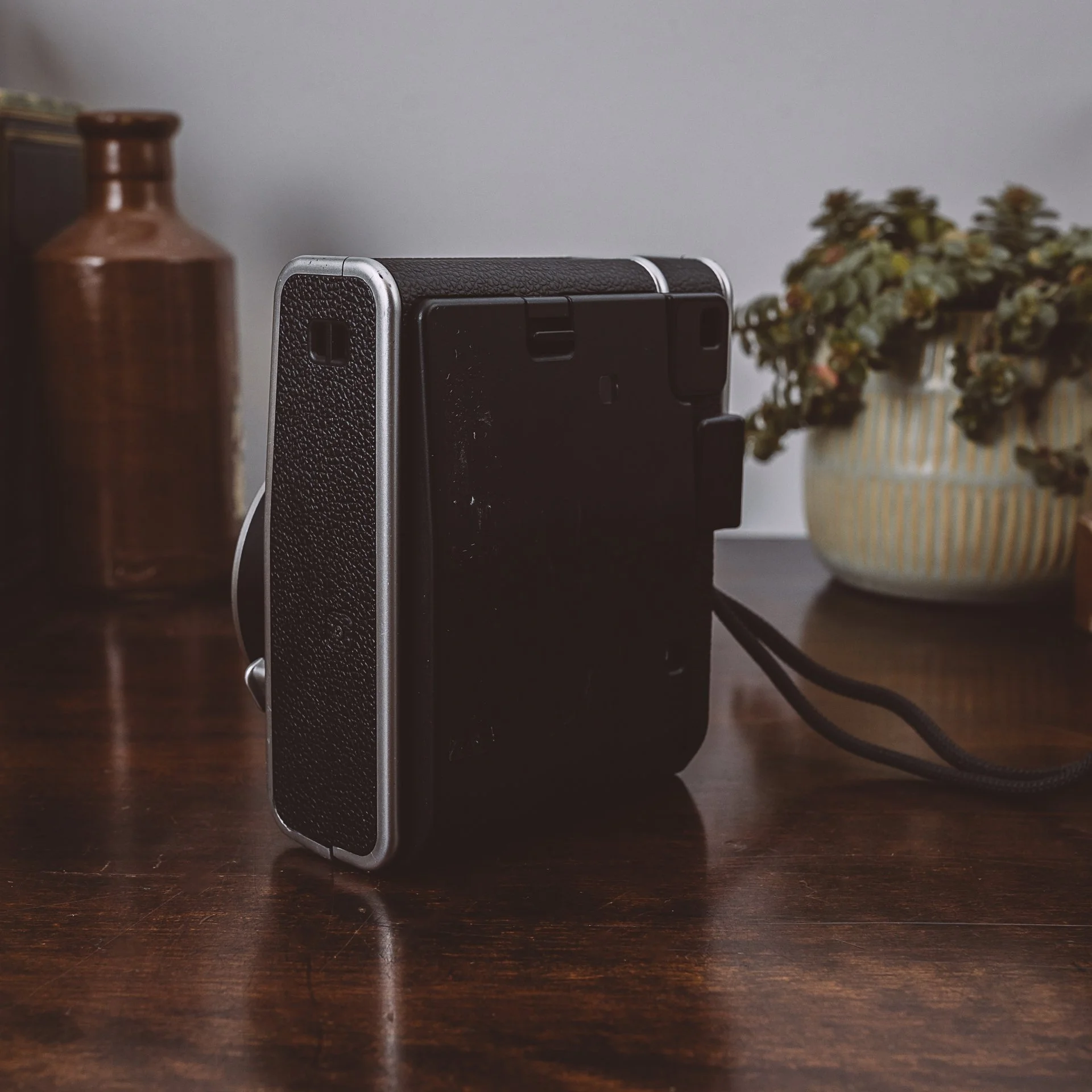 Fujifilm-Instax-Mini-40-Sq-2.jpg