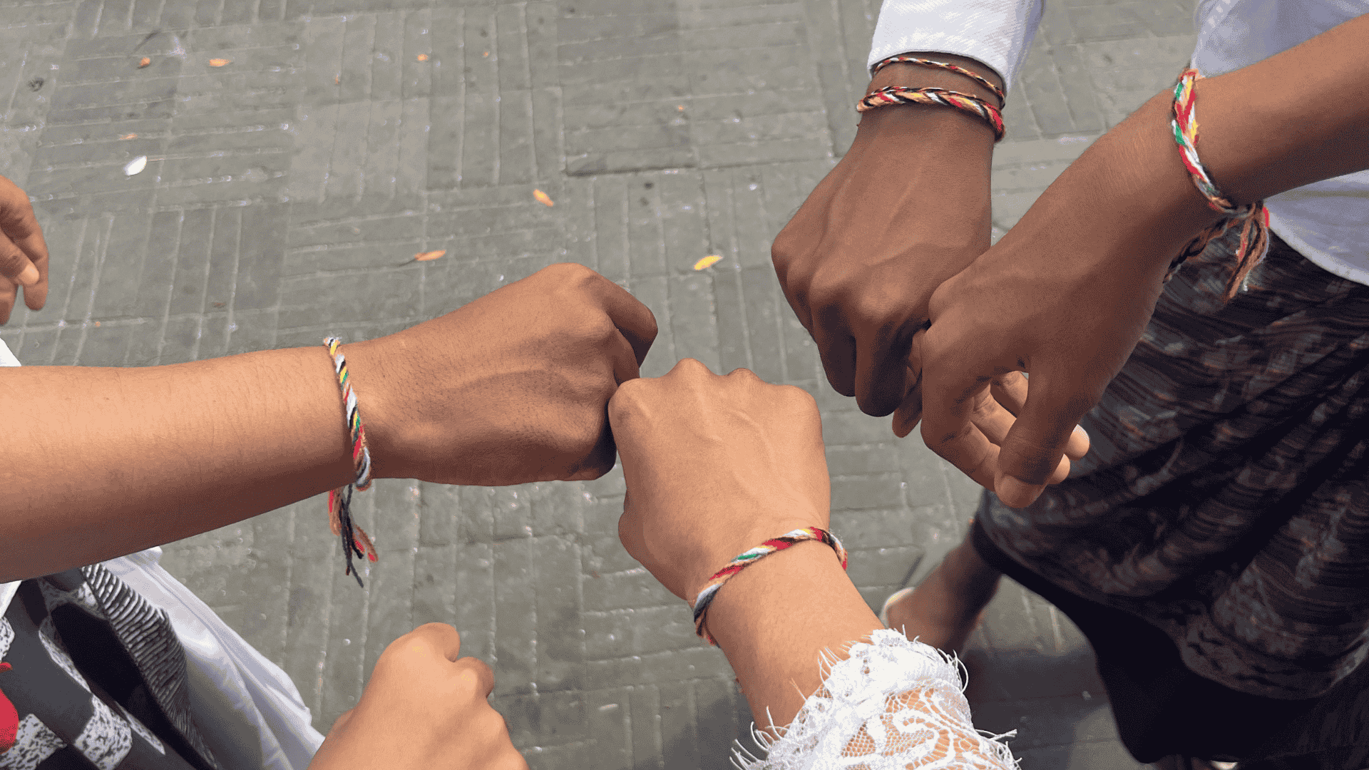 Make a friendship bracelet