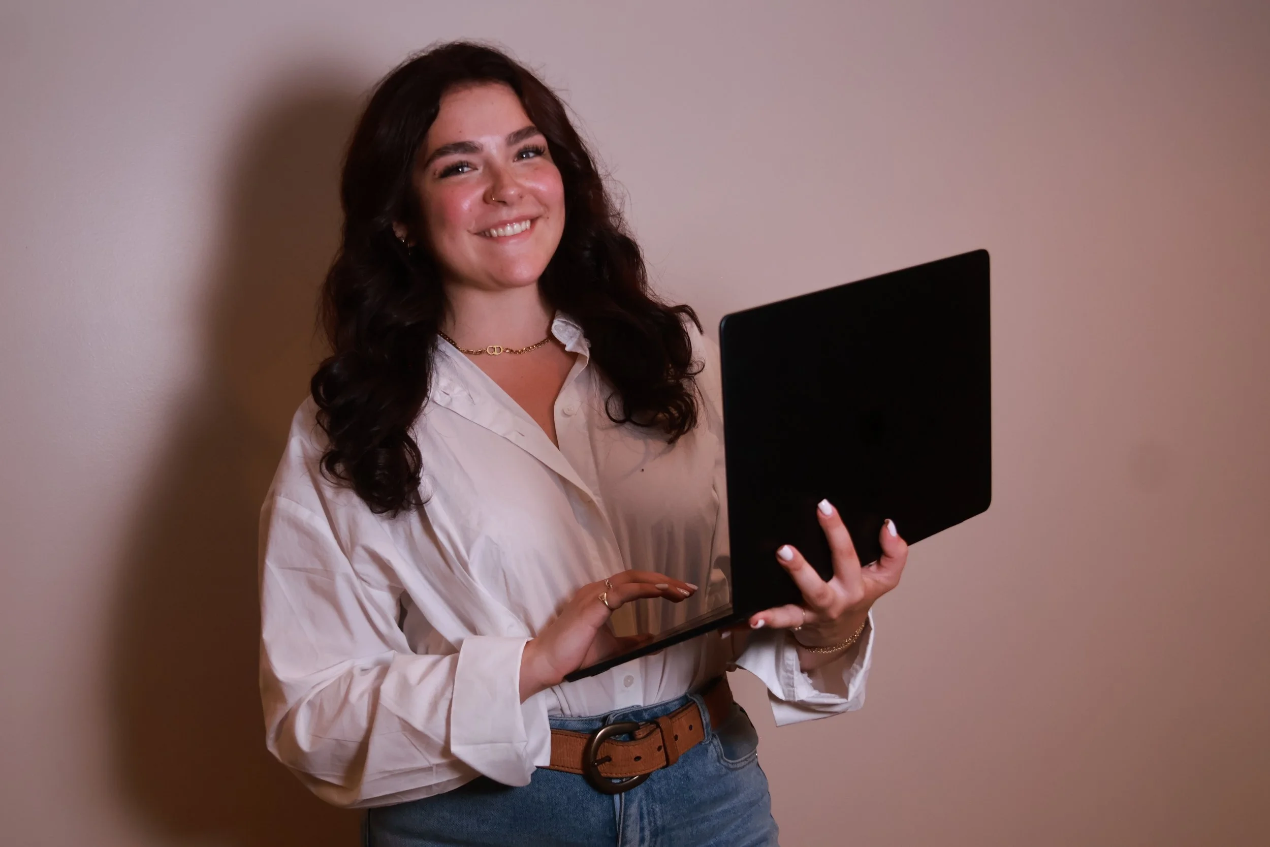 Sara Beyer holding a laptop