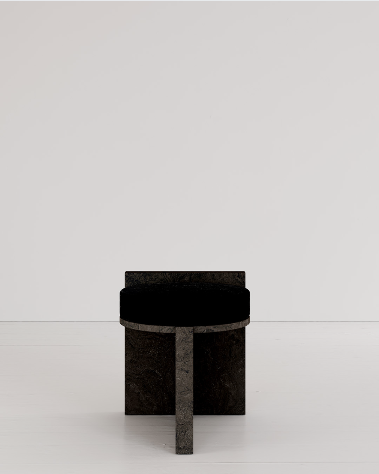 petit tabouret en liège noir avec assise velours noir, sol et murs blanc