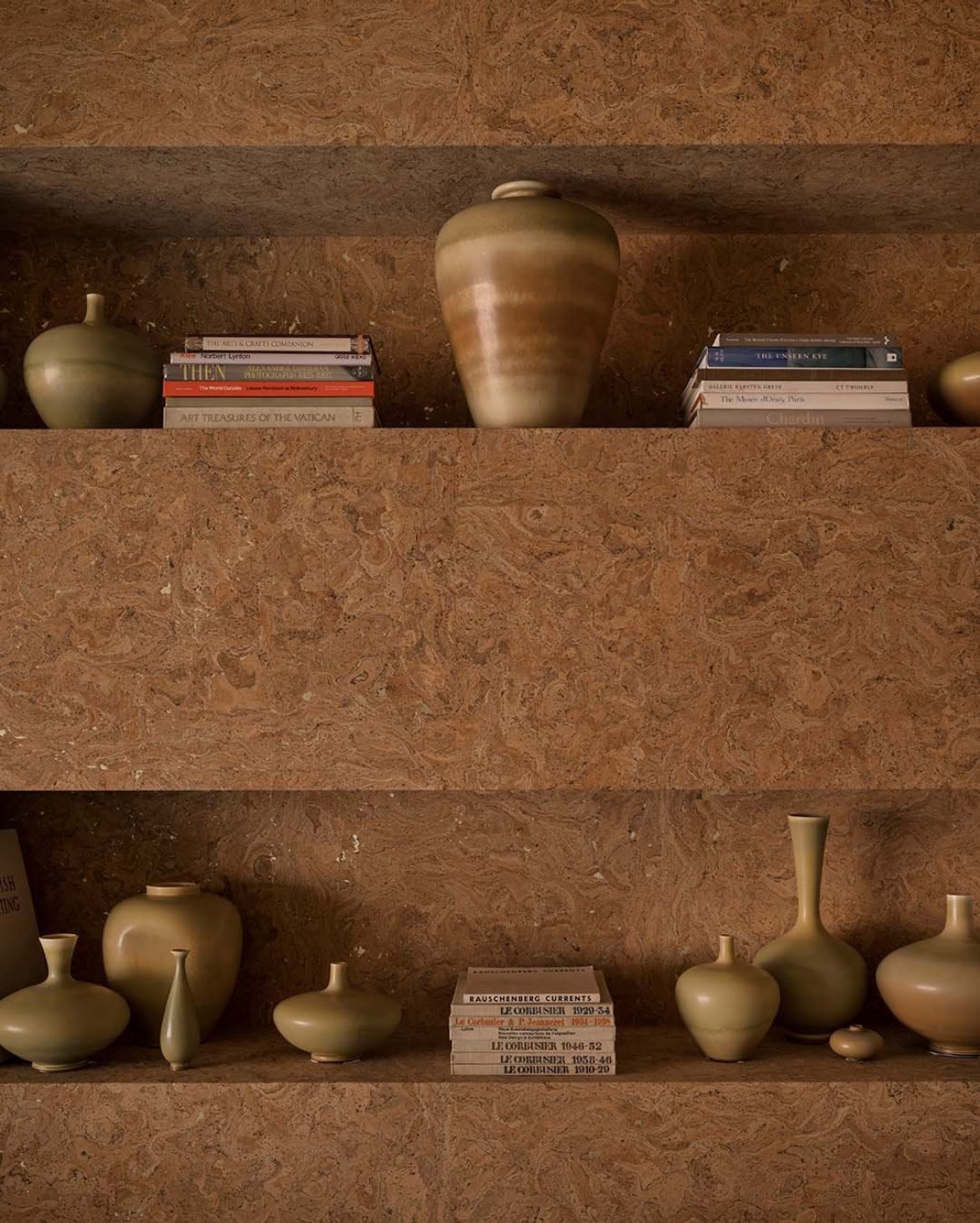 étagère en liège par james ford huniford avec niches pour accueillir vases, livres etc