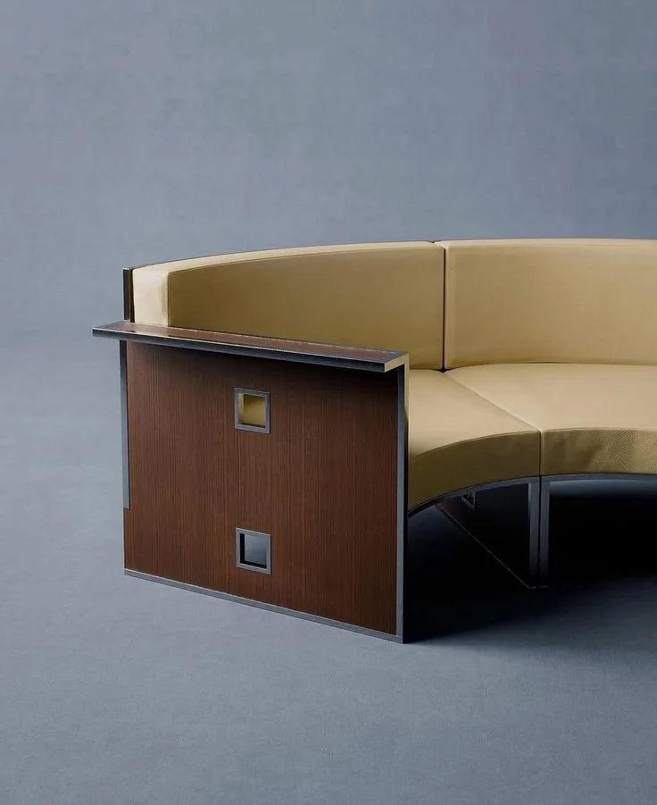 Canapé modulaire garance vallée pour monde singulier, accoudoir en panneau bois avec assise cuir crème