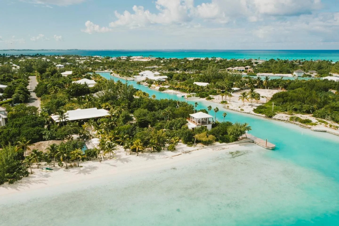 TheCatchVilla.com 🏝️🌊
&bull;
&bull;
&bull;#luxurytravel #villa #turksandcaicos #gracebaybeach #villarental #luxuryvilla #vacationrental #poolside #privatevilla #rentalproperty #luxuryrealestate #aironb #travel #familyvacation #beach #beachvacay #be