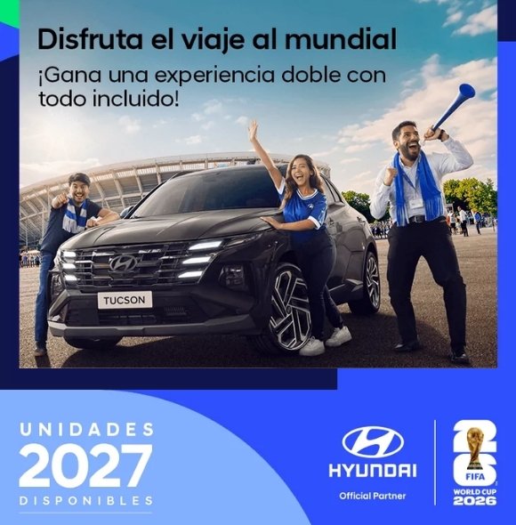 Publicidad de Hyundai promocionando un viaje mundial con un coche Hyundai Tucson y un paquete todo incluido, mostrando tres personas felices con pitos y banderas, en un evento de la Copa del Mundo FIFA 2026.