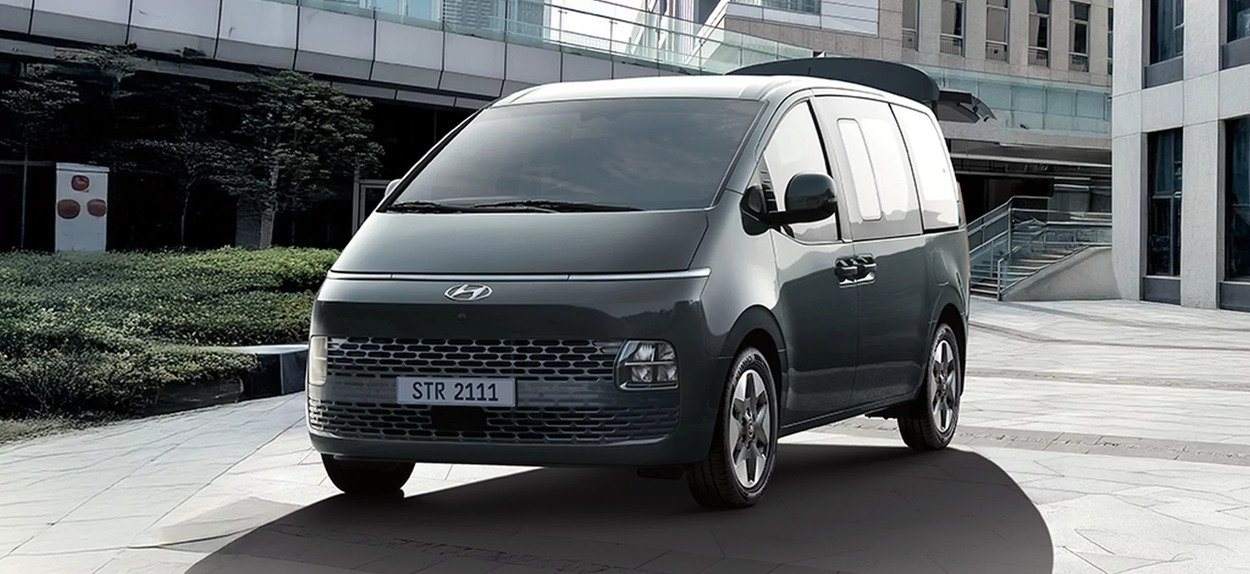 STARIA Minibus