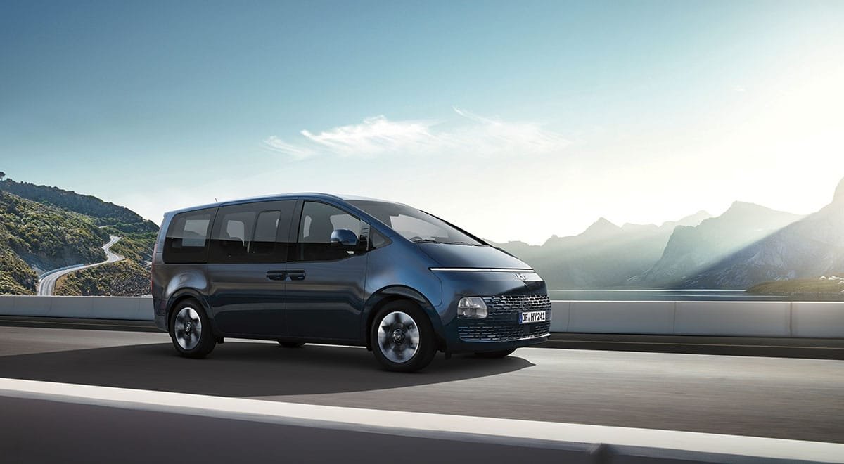 Staria minibus exterior 3.jpg